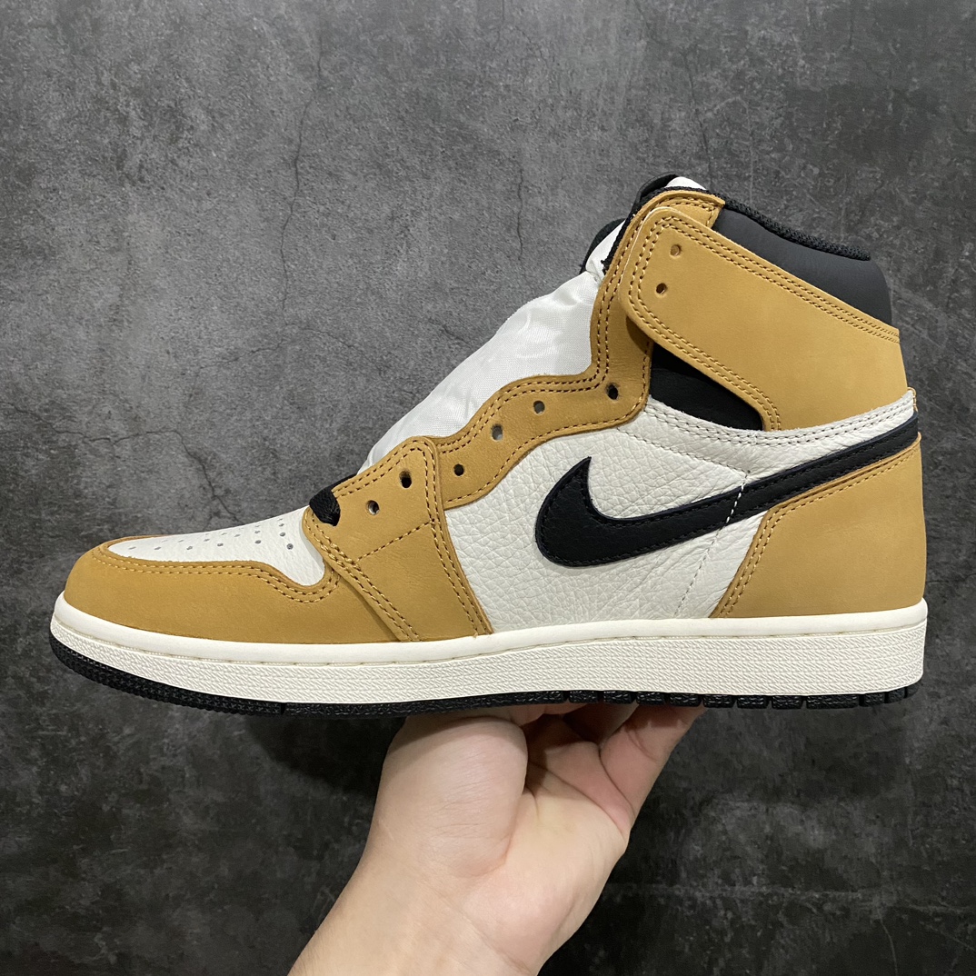 图片[2]-【LJR版本】Air Jordan AJ1小麦 最佳新秀 555088-700n莞顶最强 全码补货n全网最好的新秀没有之一原厂麂皮+头层荔枝皮材料 鞋型超正 后跟标准小蛮腰 裁片清洁度很高 无任何毛边 冲孔圆润，细节基本无可挑剔，该有的东西一样不差！实拍所见即所得！ 尺码40-47.5-莆田鞋批发中心