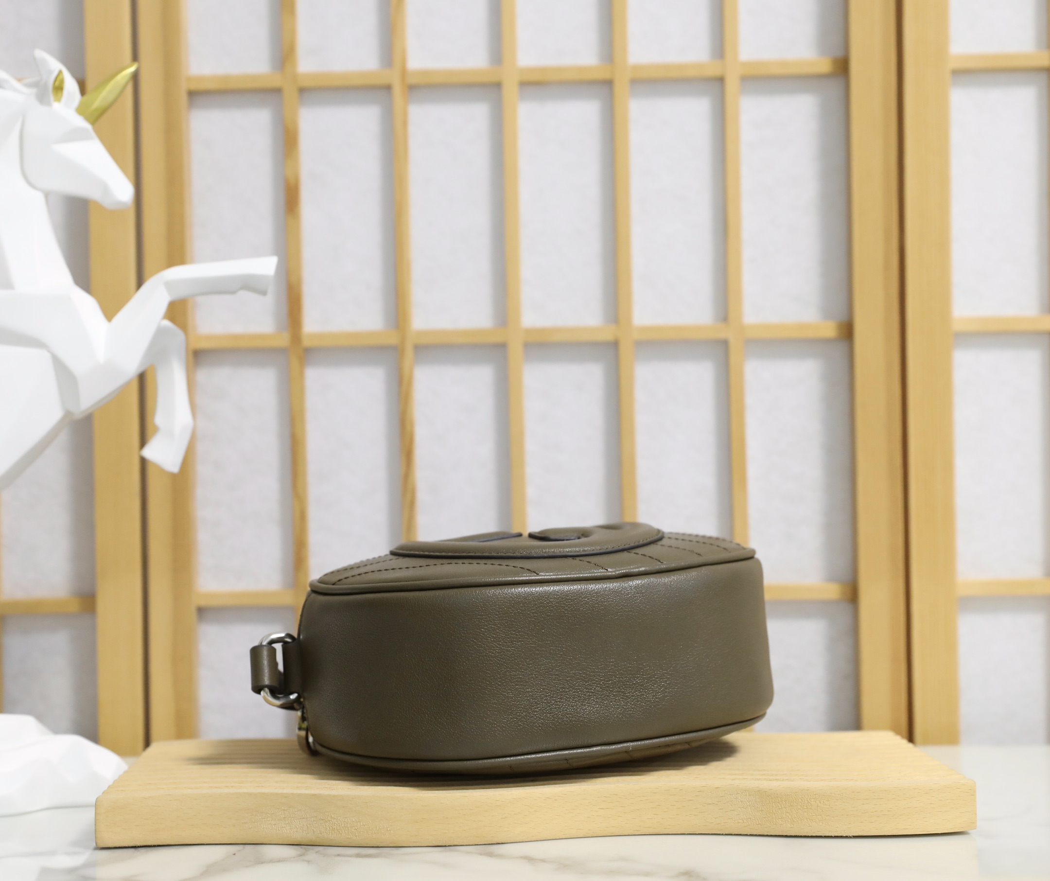 구찌 가시브론 스몰 라운드백 760175 썸네일 이미지