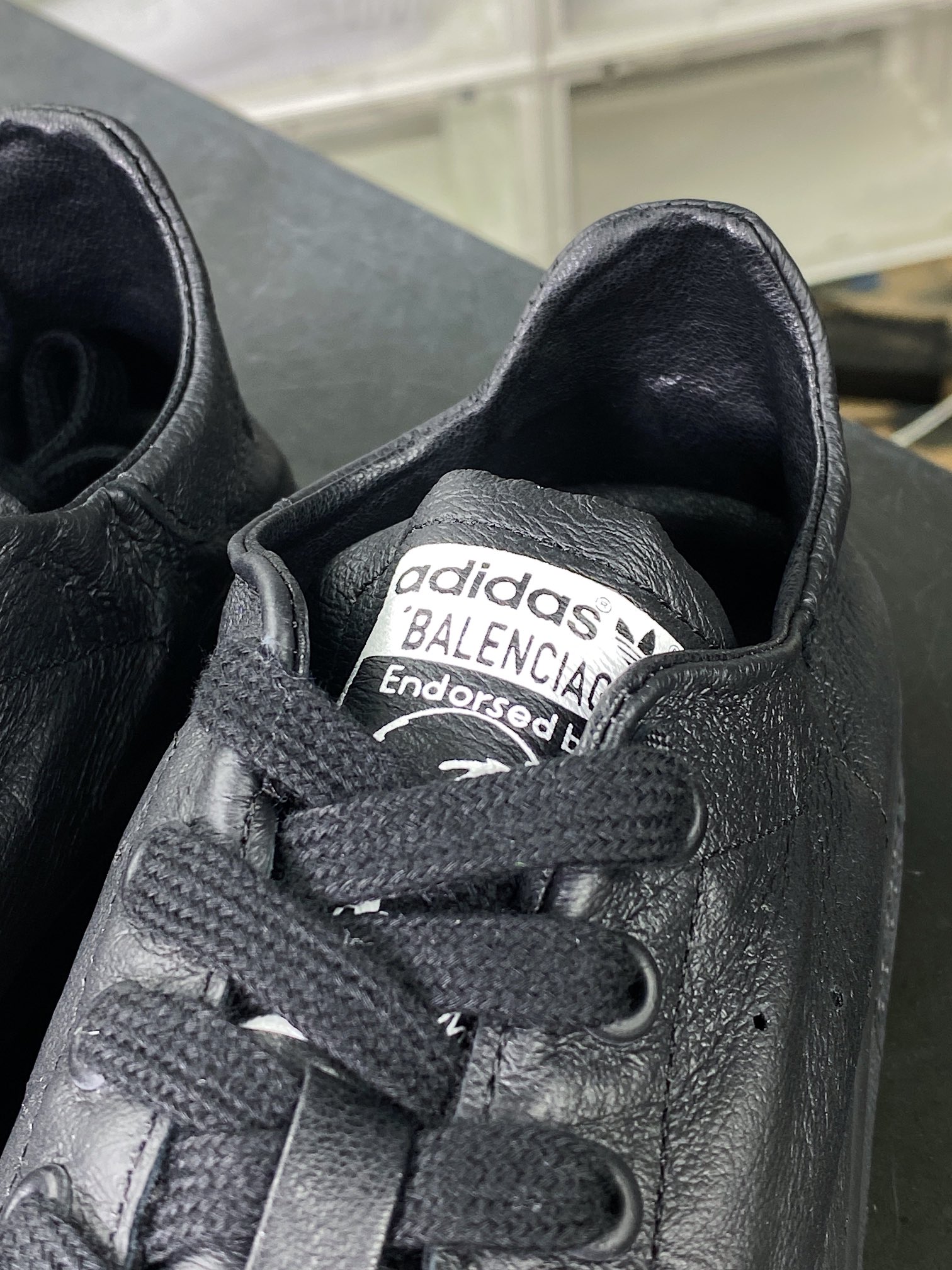 Balenciaga x 【Adidas】 Stan Smith Leather ”Triple Black” Smith Sneakers ”Leather Joint All Black and White LOGO” 721836 WBDV3 1000