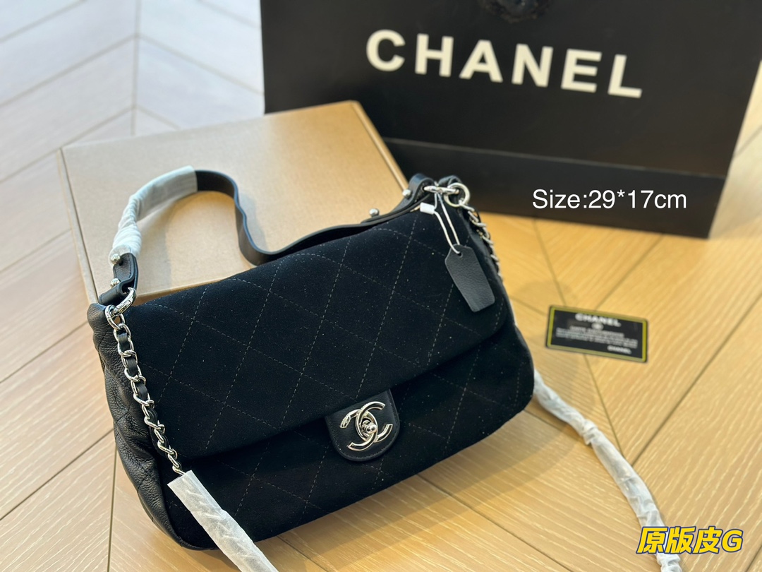 CHANEL new cowhide texture fashion/casual clothes size 2917cm