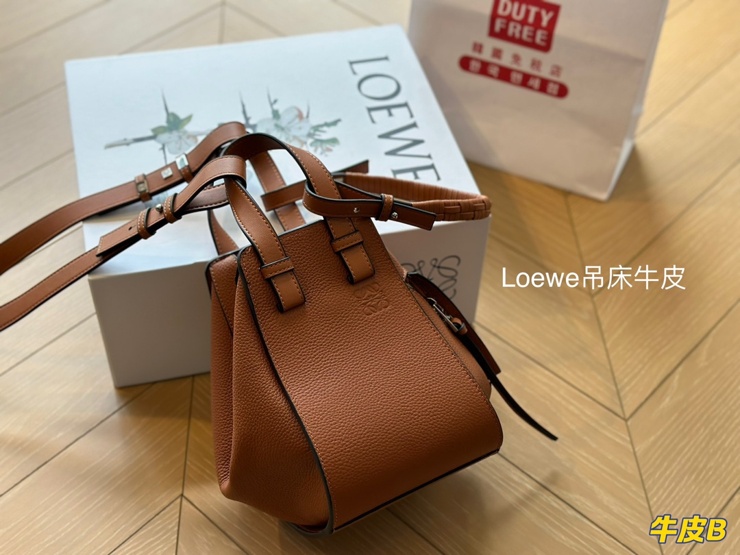 Size: cmLoewe hammock bag is a representative of casual temperament. The cowhide leather is really g