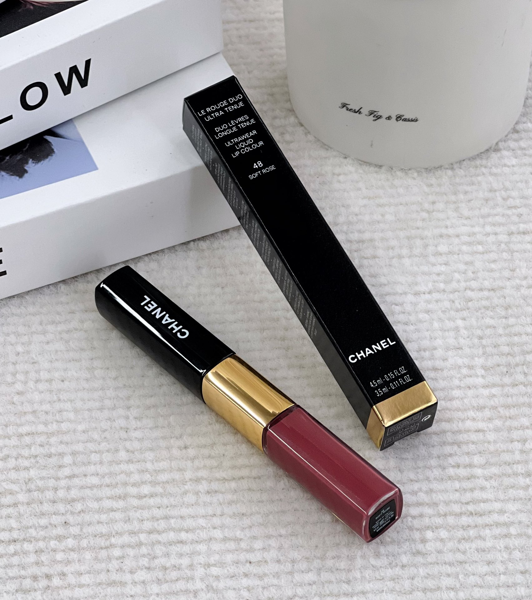NO:809764,Color #48: Korean gentle charm, dry and soft rose bean paste!  Chanel Double-Ended Lip Glaze #48°SOFT ROSE is a dry rose color with a slightly purple bean paste tone. It is very gentle and natural when applied thinly. It can also be applied thickly without makeup and then layered with lip gloss and raincoat for a particularly elegant look!  !  !  Don’t be too ladylike with Korean rose-colored makeup, lipstick, lip glaze, lipstick, chanel19860909#48色号:韩式温柔的魅力,干燥软玫瑰豆沙！香奈儿双头唇釉#48°SOFT ROSE一支微紫豆沙调的干枯玫瑰色～薄涂非常温柔自然,素颜也可厚涂然后叠加唇釉雨衣特别有气质！！！搭配韩系的玫瑰色妆容整个不要太名媛风啦,口红.唇釉.唇膏,chanel,accessory