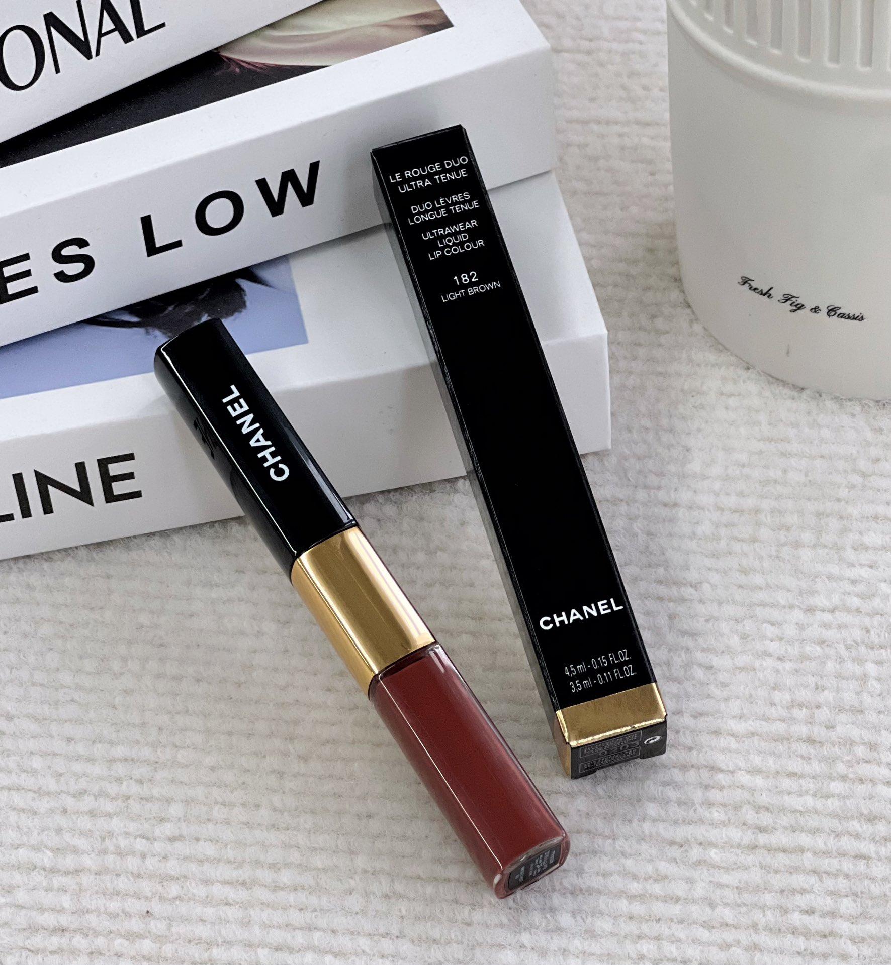 NO:809761,#182 Color: Chanel Double-Ended Lip Glaze 182# Mocha is milk tea brown, this type shows off your temperament!  Double ended lip gloss!  !  One side is a matte lip gloss, and the other is a raincoat lip gloss. It won’t fall off even after you eat hot pot!  Super hard-to-find limited edition colors, lipsticks, lip glazes, lipsticks, chanel19860909#182色号: 香奈儿双头唇釉 182#摩卡呈奶茶棕,这根型巨显气质！双头唇釉！！一边是哑光唇釉,一边是雨衣唇蜜,叠涂以后吃火锅都不会掉！超级难买的限量色,口红.唇釉.唇膏,chanel,accessory