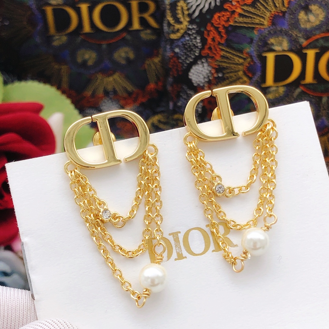 编号DED0300
 【dio*最新款🆕🆕cd流苏耳钉】一致专柜🆕黄铜材质