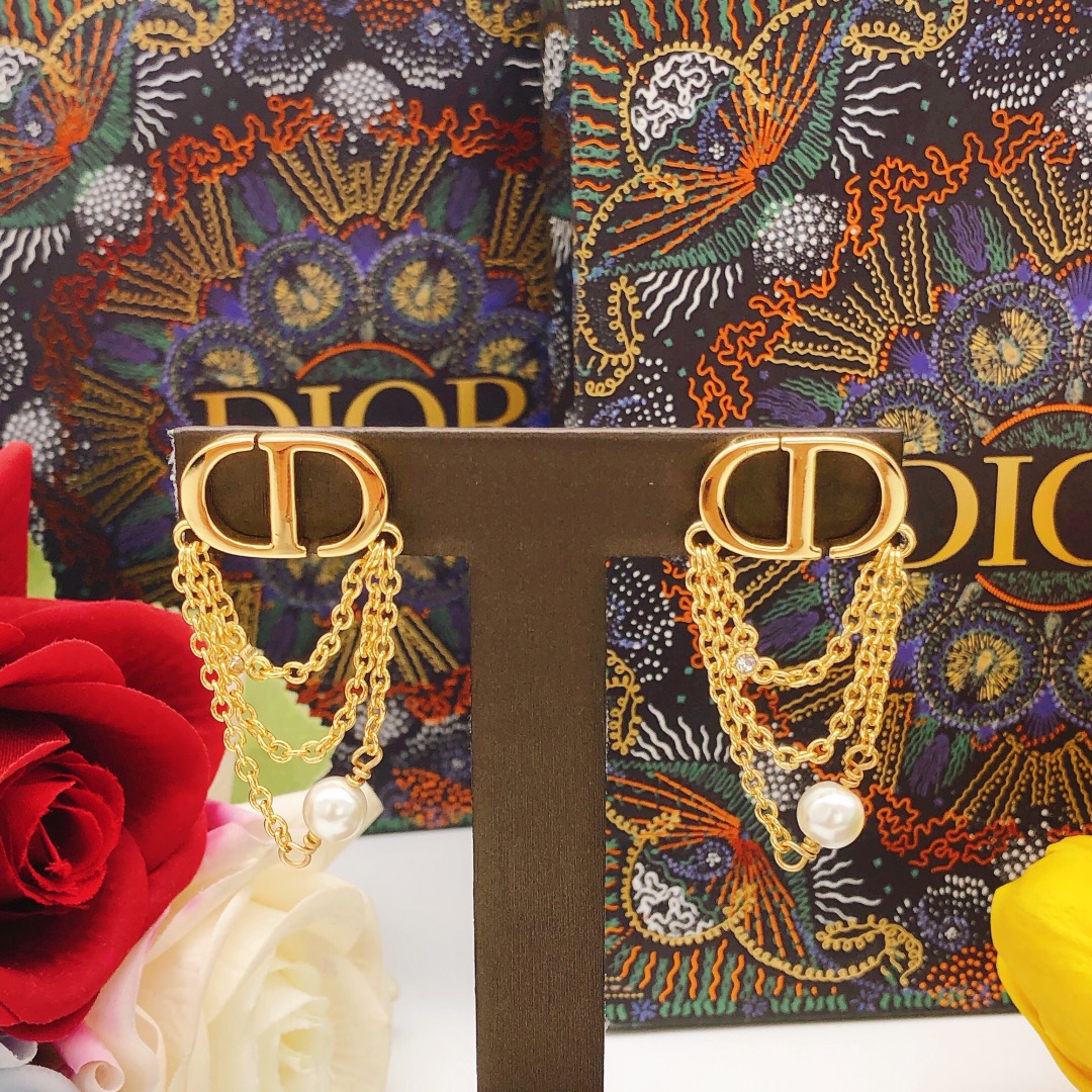 编号DED0300
 【dio*最新款🆕🆕cd流苏耳钉】一致专柜🆕黄铜材质
