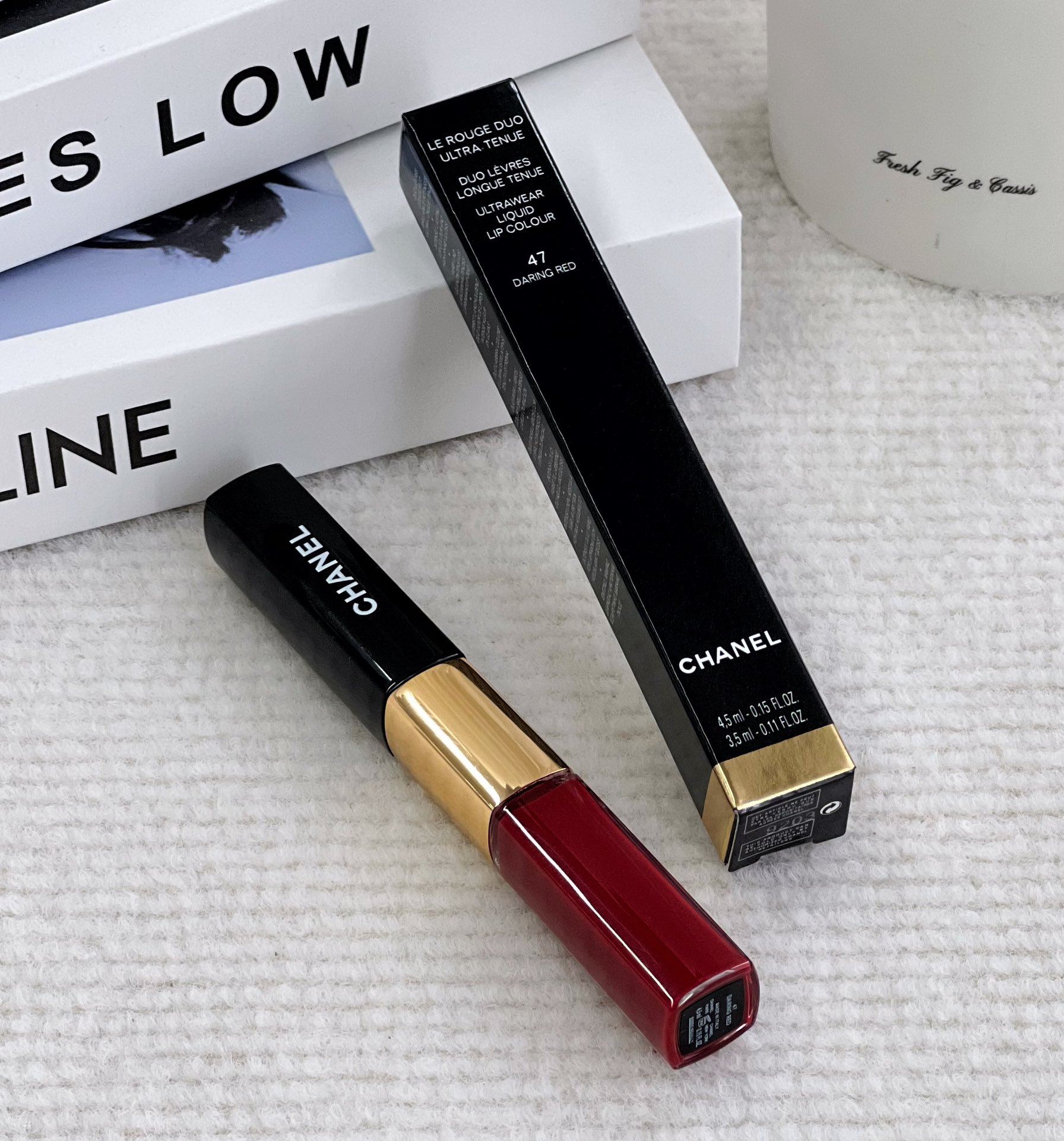NO:809755,#47 color number: Full name Darling Red, its domestic name is California Red Fruit, it is worthy of being a big apple. It is bright red with silvery purple shimmer. After applying transparent lip gloss, the shimmer will be more obvious, and the overall appearance will be white and lively~, lipstick, lip glaze, lipstick19860909#47色号: 全名Darling Red, 国内名字是加州红果,不愧是一颗大苹果明亮的正红带有银紫色细闪,涂上透明唇蜜以后闪会明显一点,整体显白活泼～,口红.唇釉.唇膏,accessory