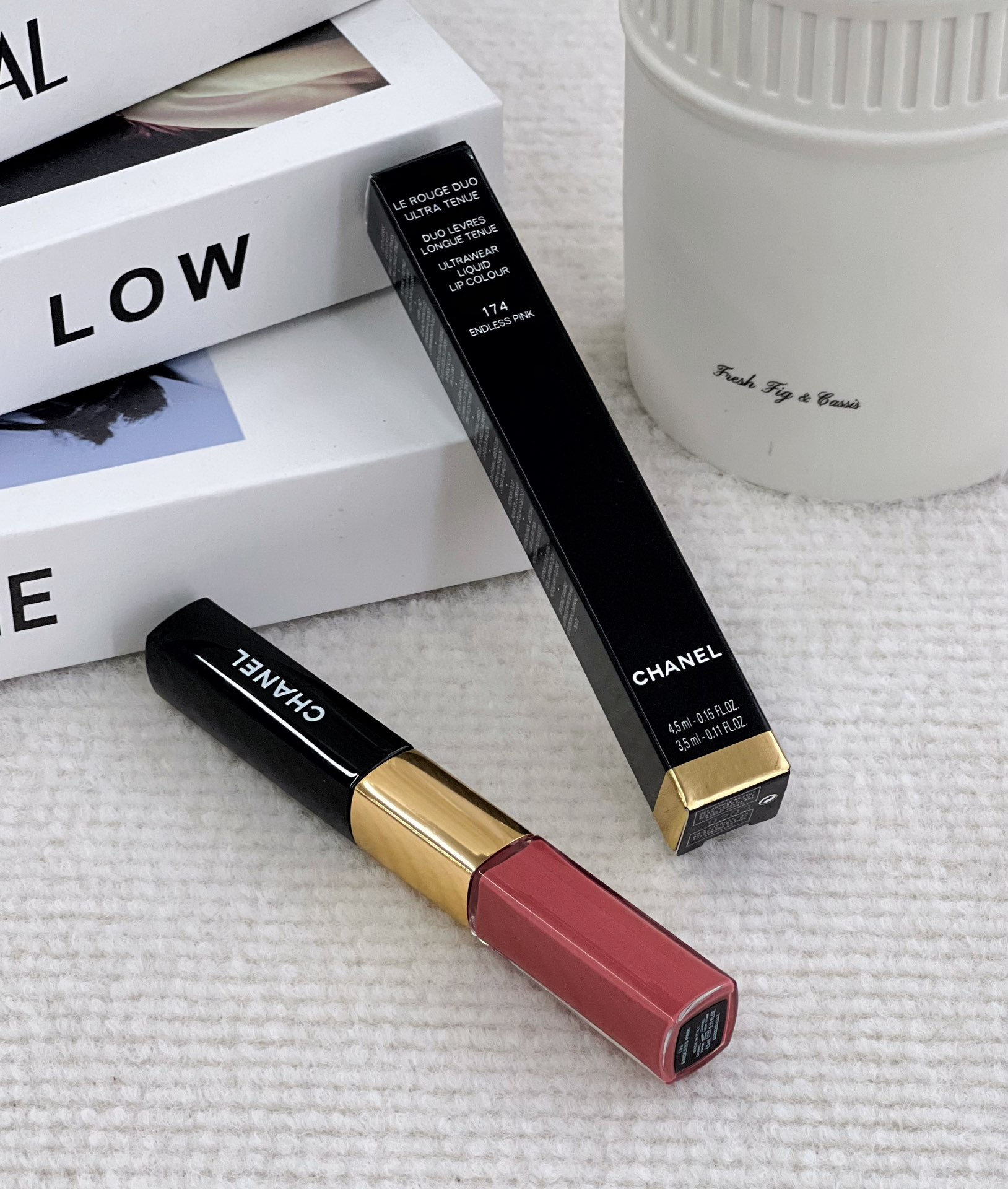 NO:809753,Color number #174: These tender lips are really like a baby’s lips. They are a young girl’s peach and milk tea color, so cute!  You can really eat hotpot without fading, sisters, hurry up and start!  , lipstick. lip glaze. lipstick19860909#174色号: 这支嫩的真像一个婴儿嘴唇,嫩妹蜜桃奶茶色,太嗲了！真的吃火锅都不掉色,姐妹们赶紧下手吧！,口红.唇釉.唇膏,accessory