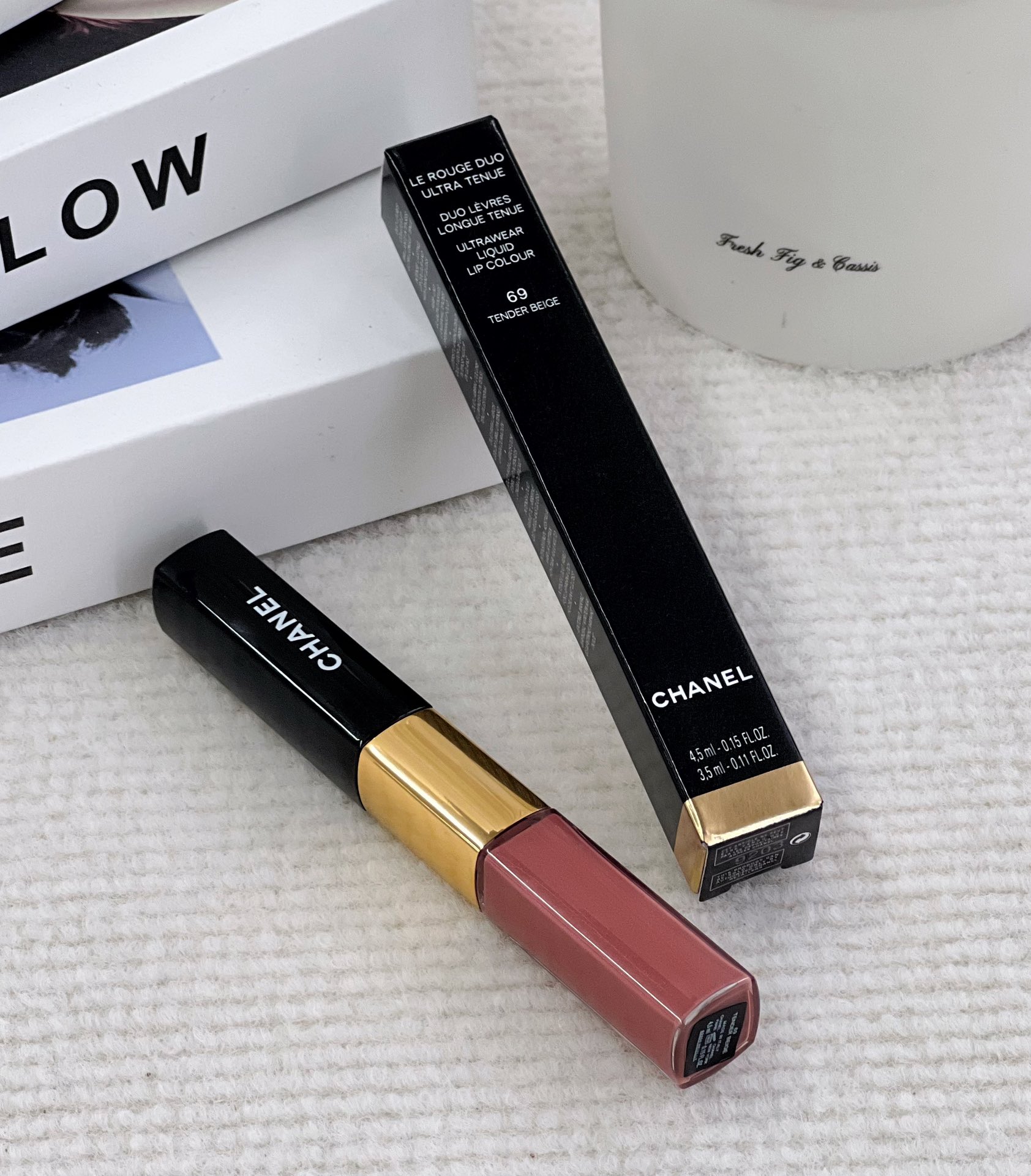 NO:809751,Color number #69: The stunning Chanel double-ended lip gloss #69 White Peach Oolong Milk Tea Jelly Stacked Lip Gloss is creamy and gentle ~ It is my ideal milk tea color and the whole person has the feeling of white and clear glass lips ~, lipstick, lip glaze, lipstick, chanel19860909#69色号: 绝美的香奈儿双头唇釉#69白桃乌龙奶茶冻叠涂唇蜜又奶又温柔～是我心里理想的奶茶色整个人就是白净玻璃唇的感觉～,口红.唇釉.唇膏,chanel,accessory