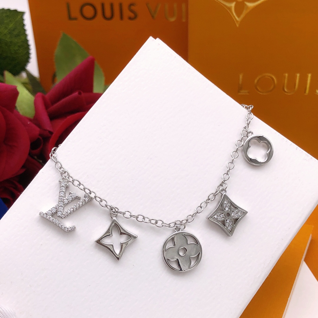 编号LSL0012
 【Lv*最新款🆕🆕老花手链银色】一致专柜🆕黄铜材质