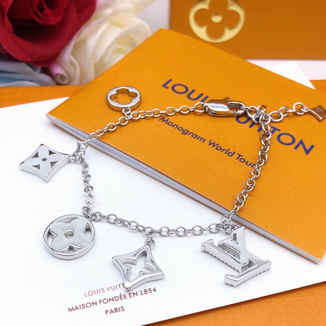 编号LSL0012
 【Lv*最新款🆕🆕老花手链银色】一致专柜🆕黄铜材质