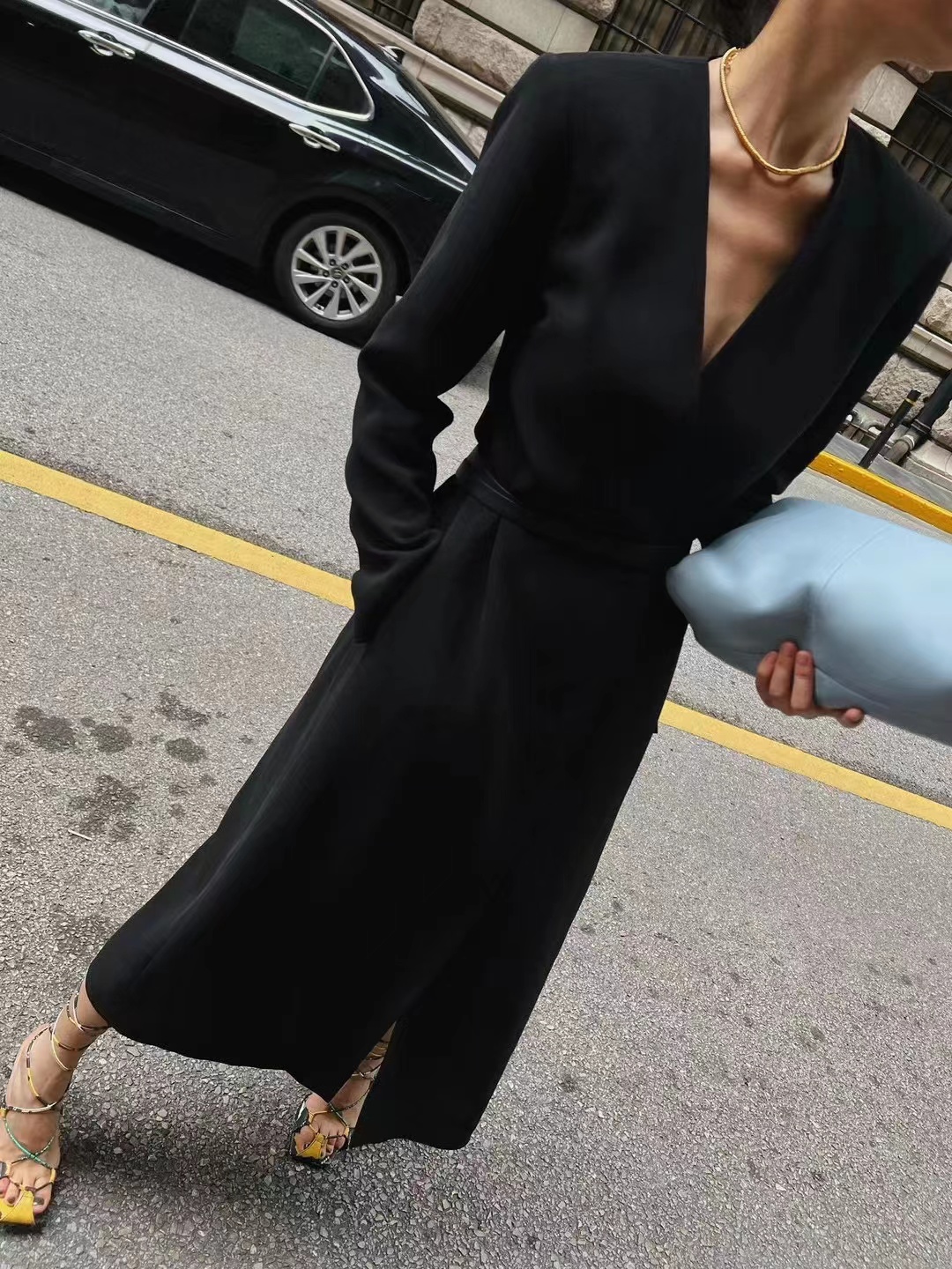 High-End Women’s Clothes: Vinyl Accelerator Dress, Classic Black, Stylish Designs, Various Sizes - 图片 2