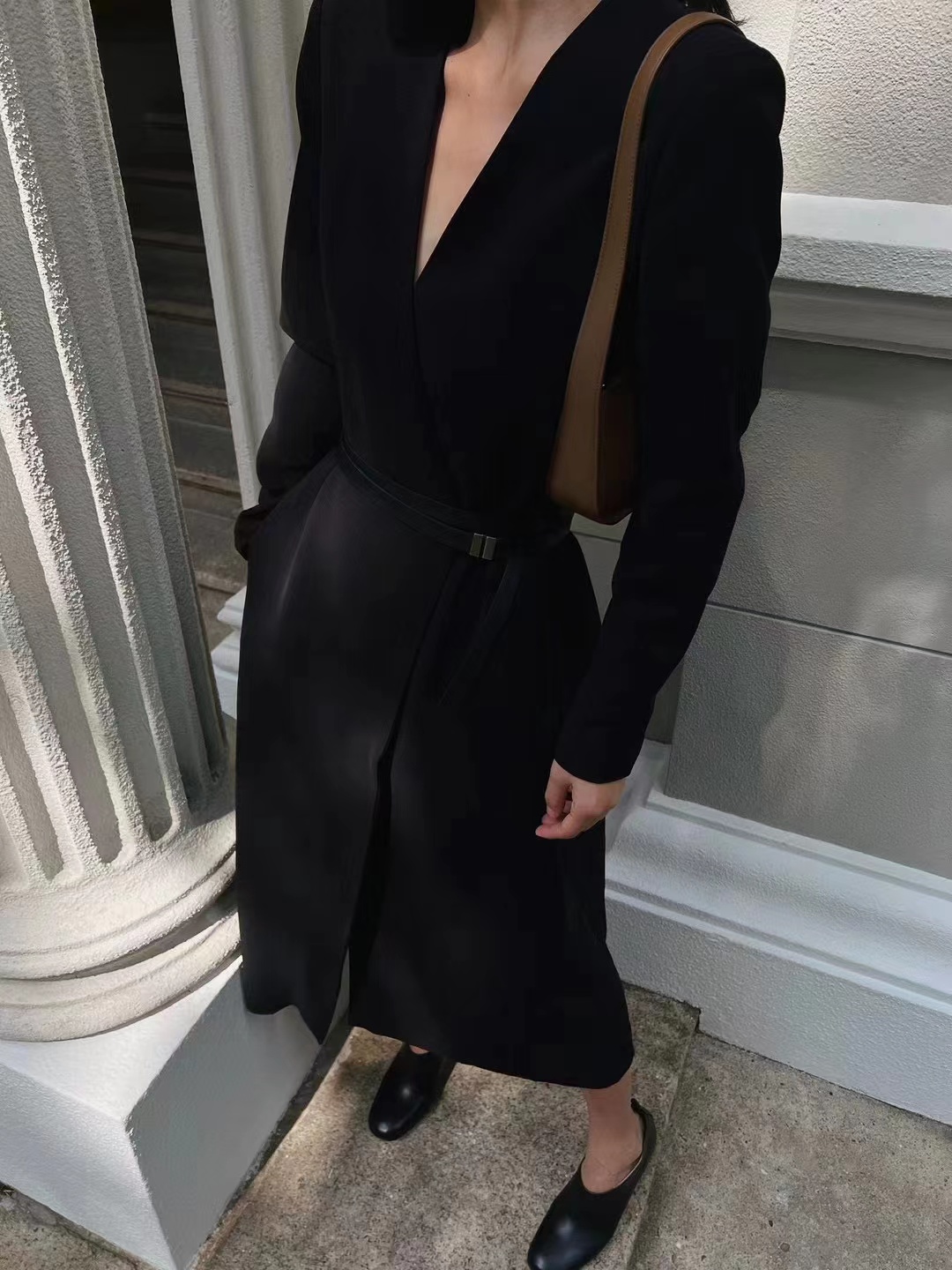 High-End Women’s Clothes: Vinyl Accelerator Dress, Classic Black, Stylish Designs, Various Sizes - 图片 4
