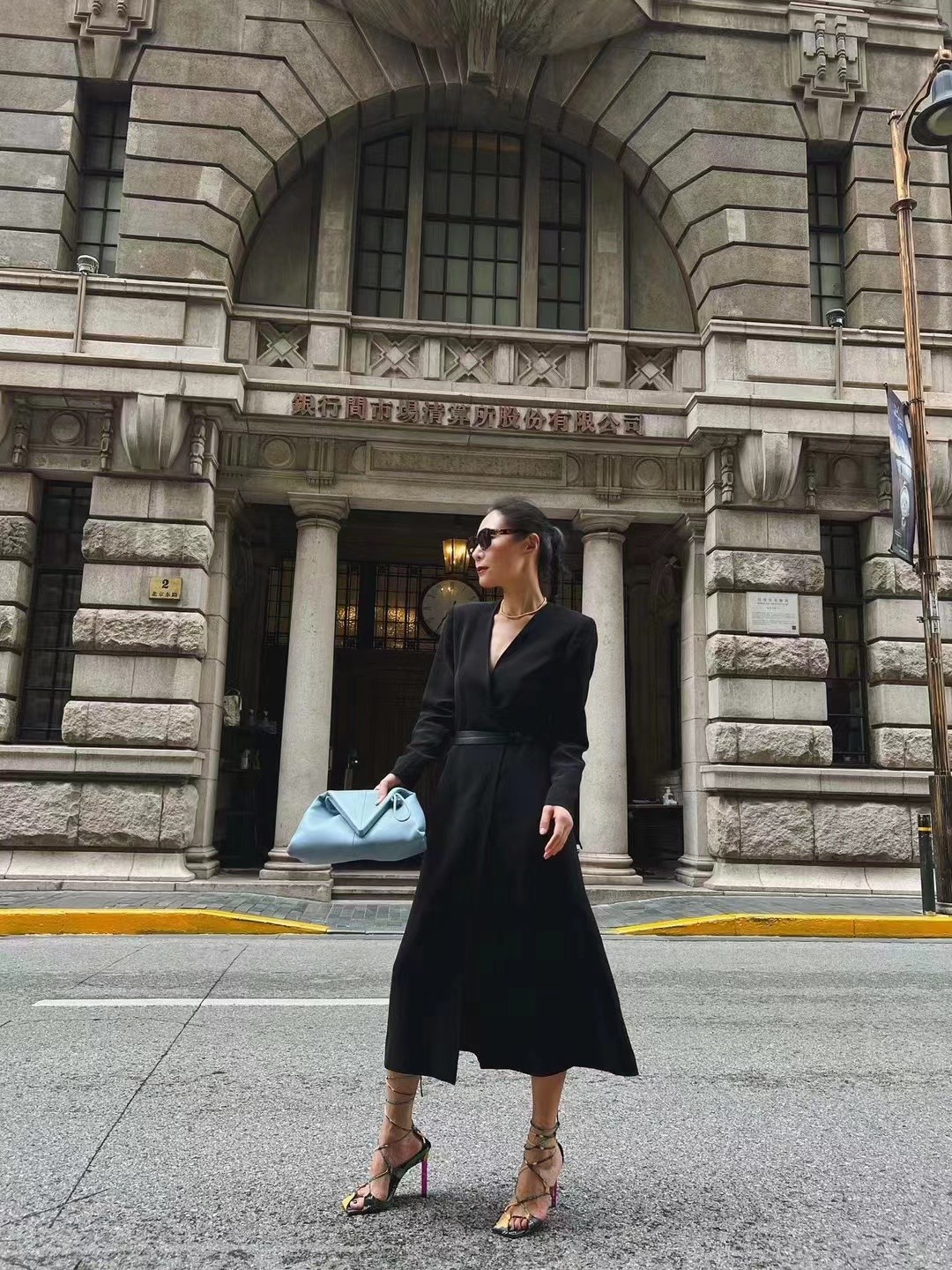 High-End Women’s Clothes: Vinyl Accelerator Dress, Classic Black, Stylish Designs, Various Sizes - 图片 5