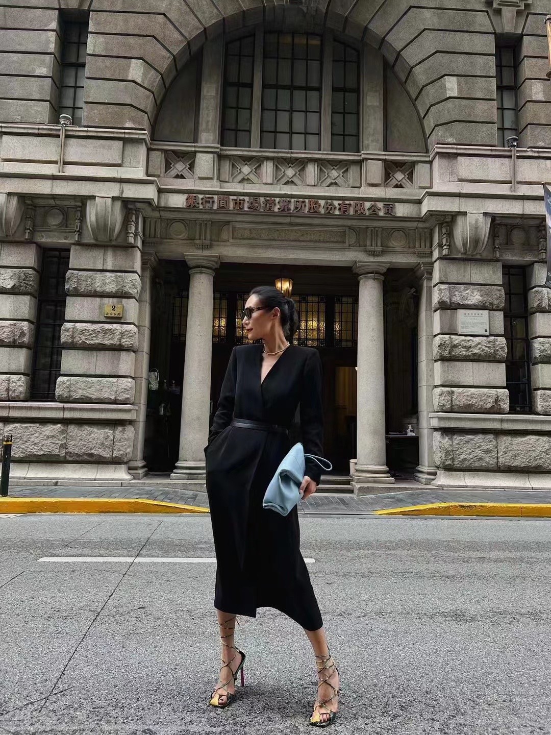 High-End Women’s Clothes: Vinyl Accelerator Dress, Classic Black, Stylish Designs, Various Sizes - 图片 6