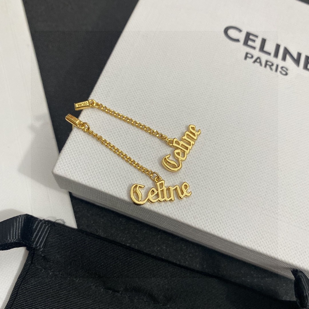 Celine赛琳耳钉一直是简约时尚界