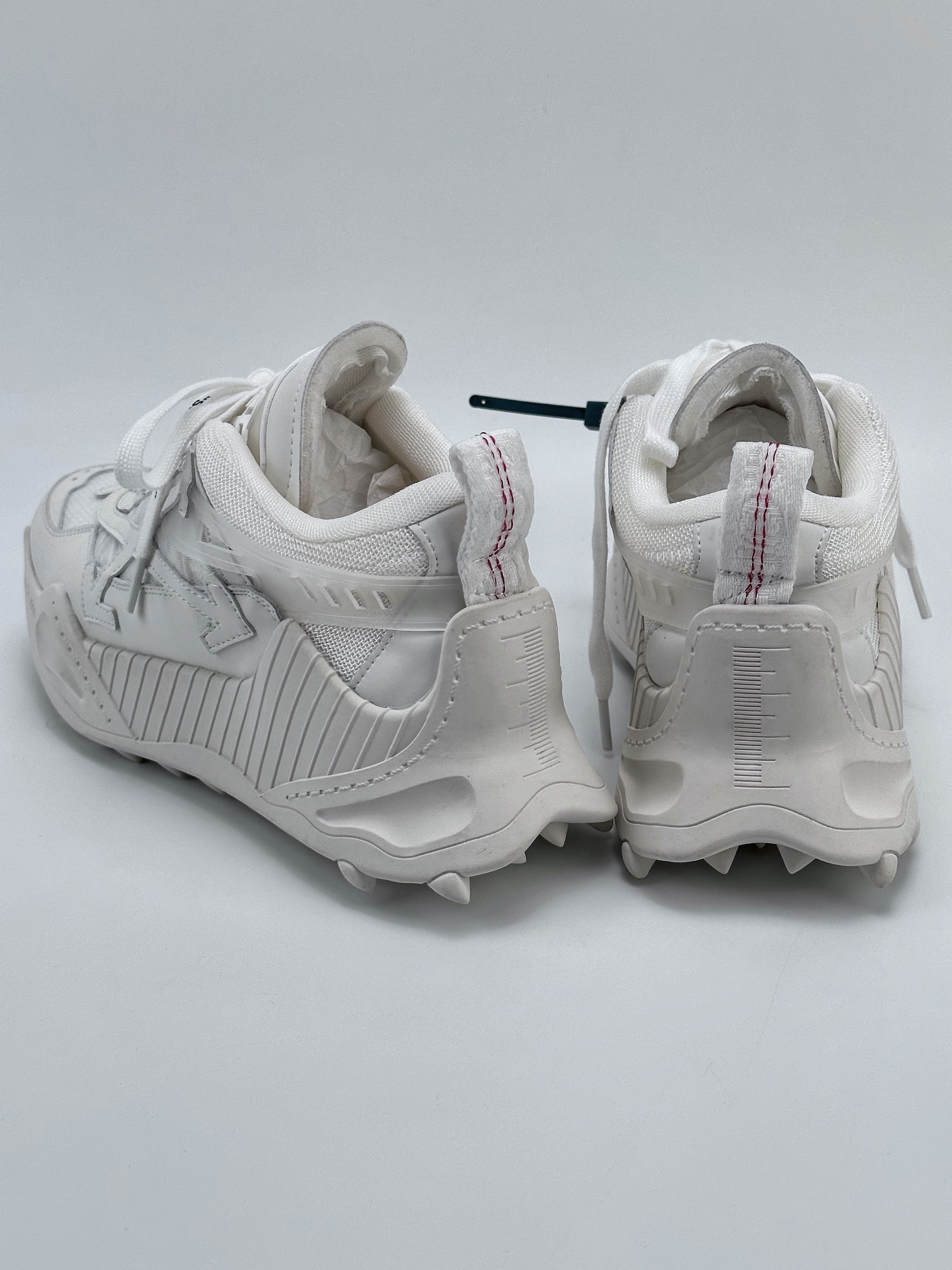 OFF-WHITE 2020 Spring/Summer Show Sneakers