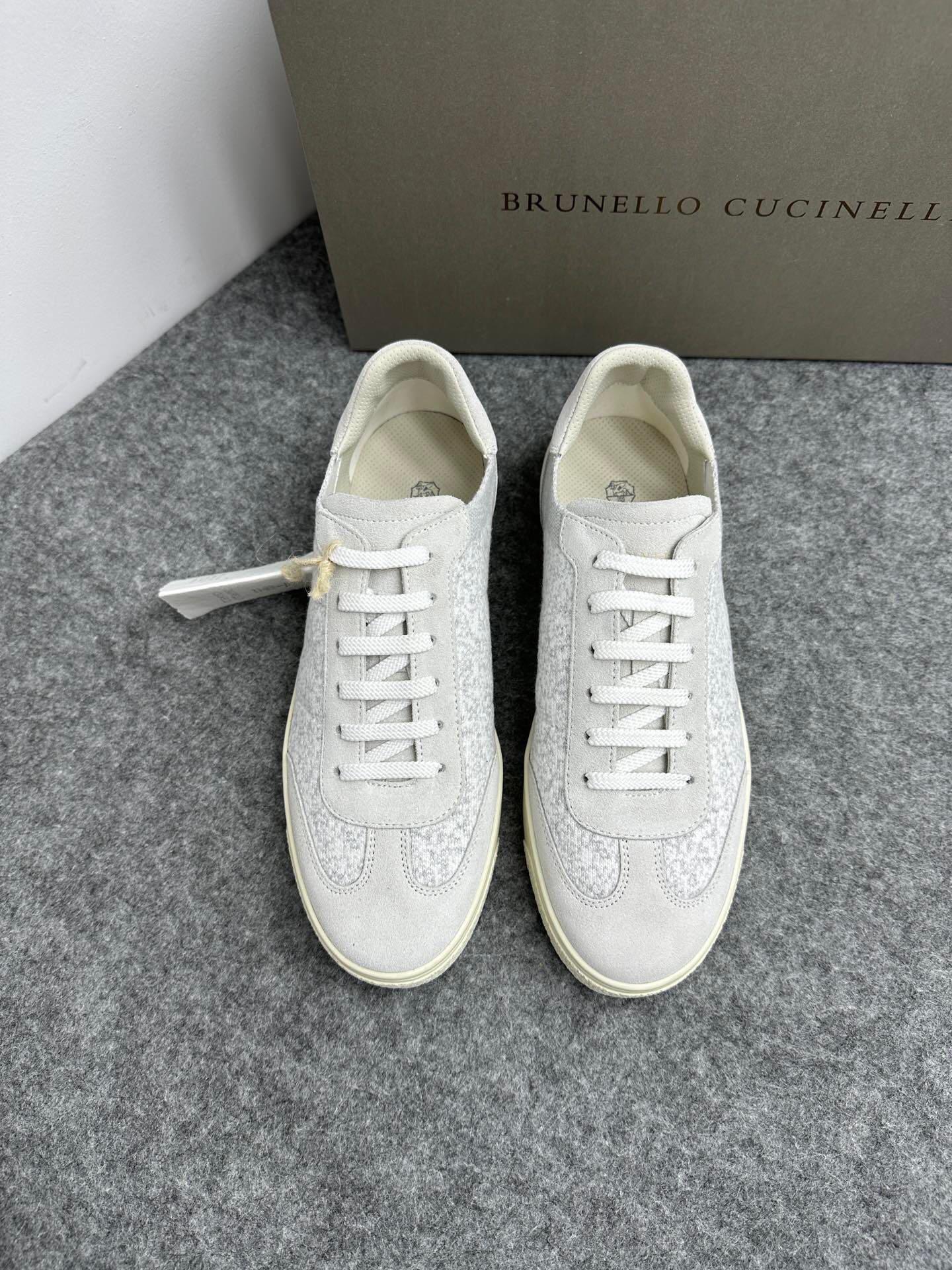NO:216499,Brand Brunello Cucinelli Color Original Color Code 39-44 Customized 38.45.46 Price Material BC New Style Casual Shoes!  Original single quality This brand is the world's top luxury brand from Italy. The fabric is made of semi-polished full-grain calfskin   suede imported from Italy. The inner layer is a white benzene dyed calfskin inner lining. The brand's special logo movable foot pad is matched with an ultra-light, high elastic and environmentally friendly white IP sole. The personalized logo on the outsole and the unique fine-line groove design, which instantly bursts in luxury!  ,BC casual shoes, brunello cucinelli,cowhide,chamois leather19860909品牌Brunello Cucinelli 颜色原版配色 码数39-44订做38.45.46 价格 材质BC新款 休闲鞋！原单品质此品牌是来自意大利的世界顶级奢侈品牌 面料采用意大利进口半抛光全粒面小牛皮 麂皮,内里是本白色苯染专用小牛皮内里,品牌专用logo活动脚垫,搭配超轻、高弹、环保的本白色IP鞋底,外底上的个性logo和独特的细纹凹槽设计,奢华度瞬间爆棚！,BC休闲鞋,brunello cucinelli,cowhide,chamois leather,Men's shoes