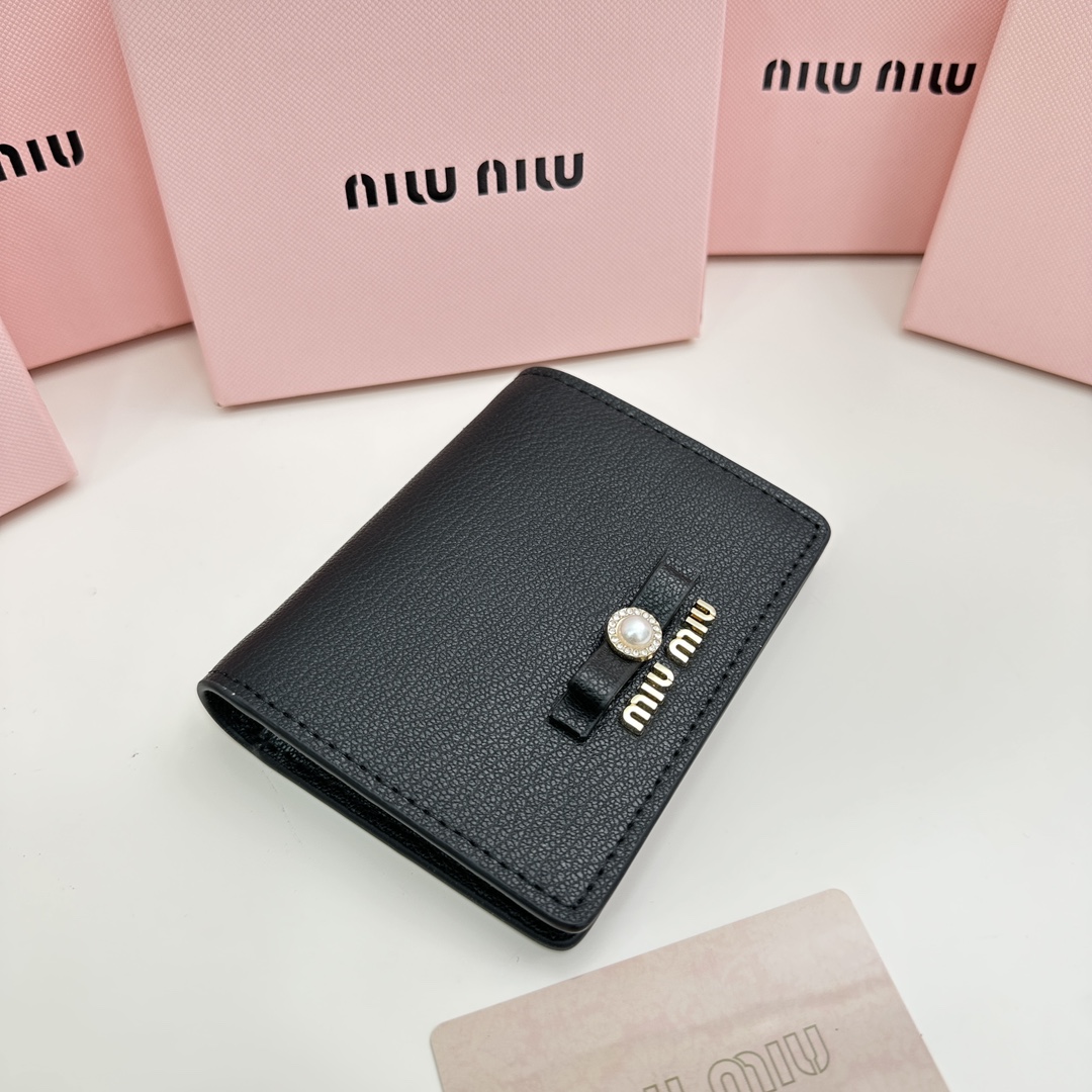 Brand:** Miu Miu - Comprehensive 4
