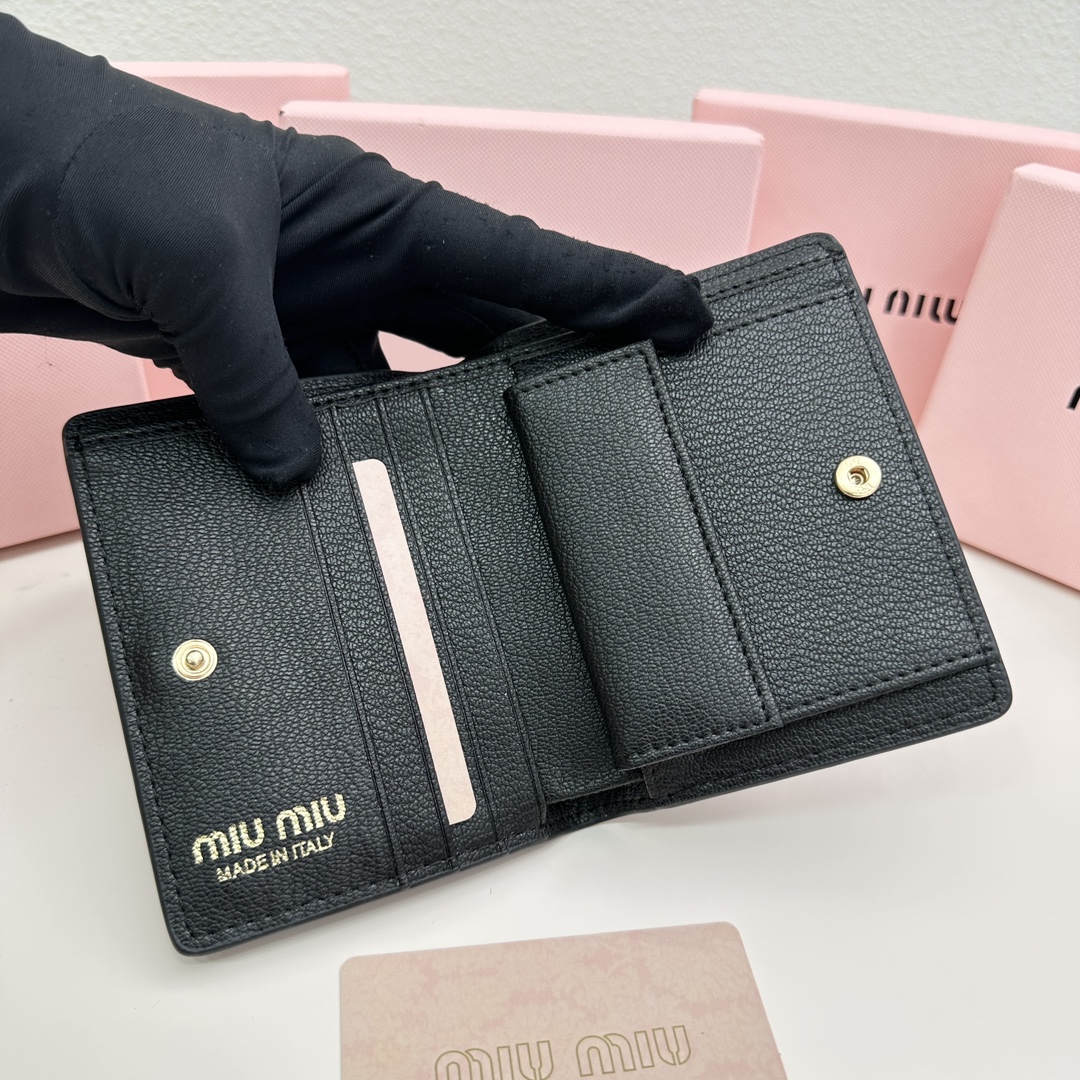 Brand:** Miu Miu - Comprehensive 7