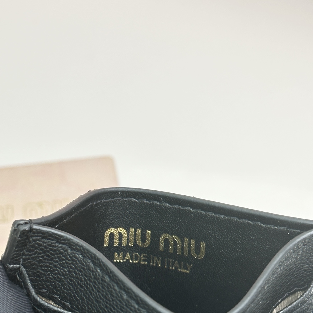 Brand:** Miu Miu - Comprehensive 8