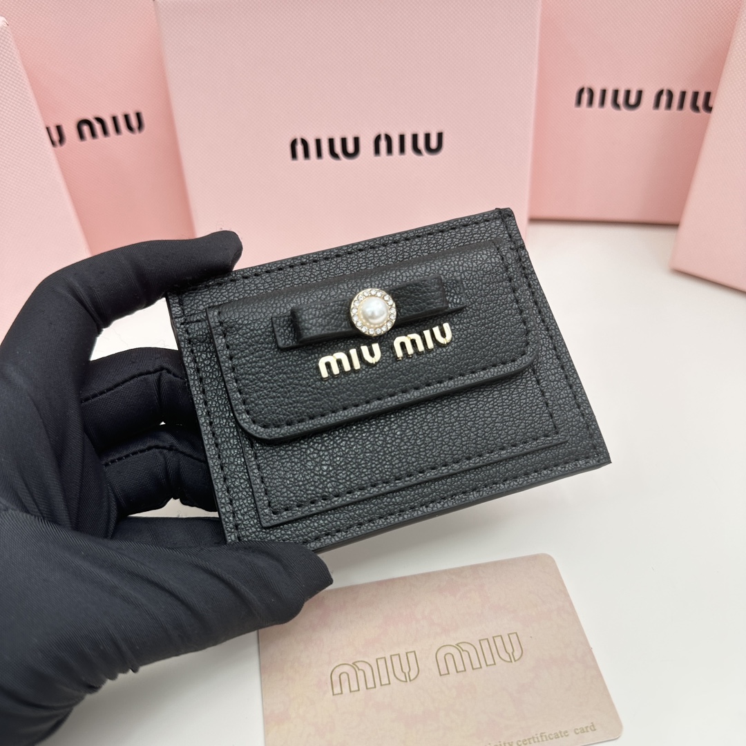Brand:** Miu Miu - Comprehensive 4