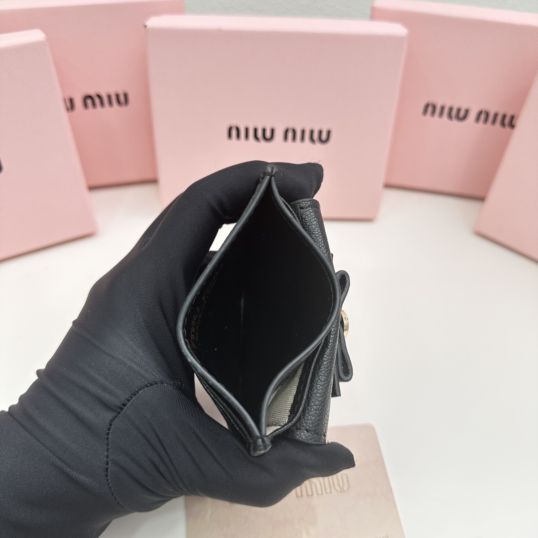 Brand:** Miu Miu - Comprehensive 7