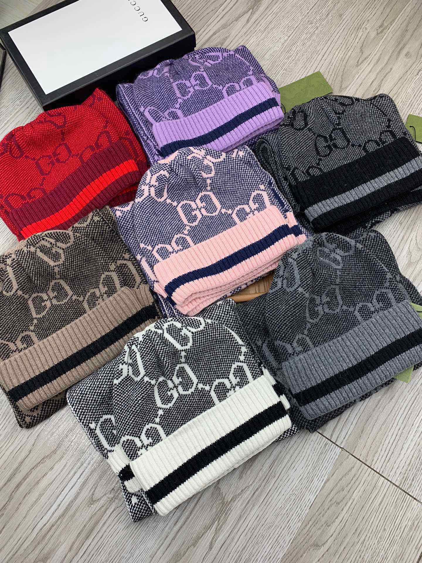🌹。G家。【羊毛套装帽子】经典套装帽子！帽子➕围巾！材质：70%羊毛➕30%兔毛。暖暖哒超级舒服～冬日小姐姐减龄神器哦～