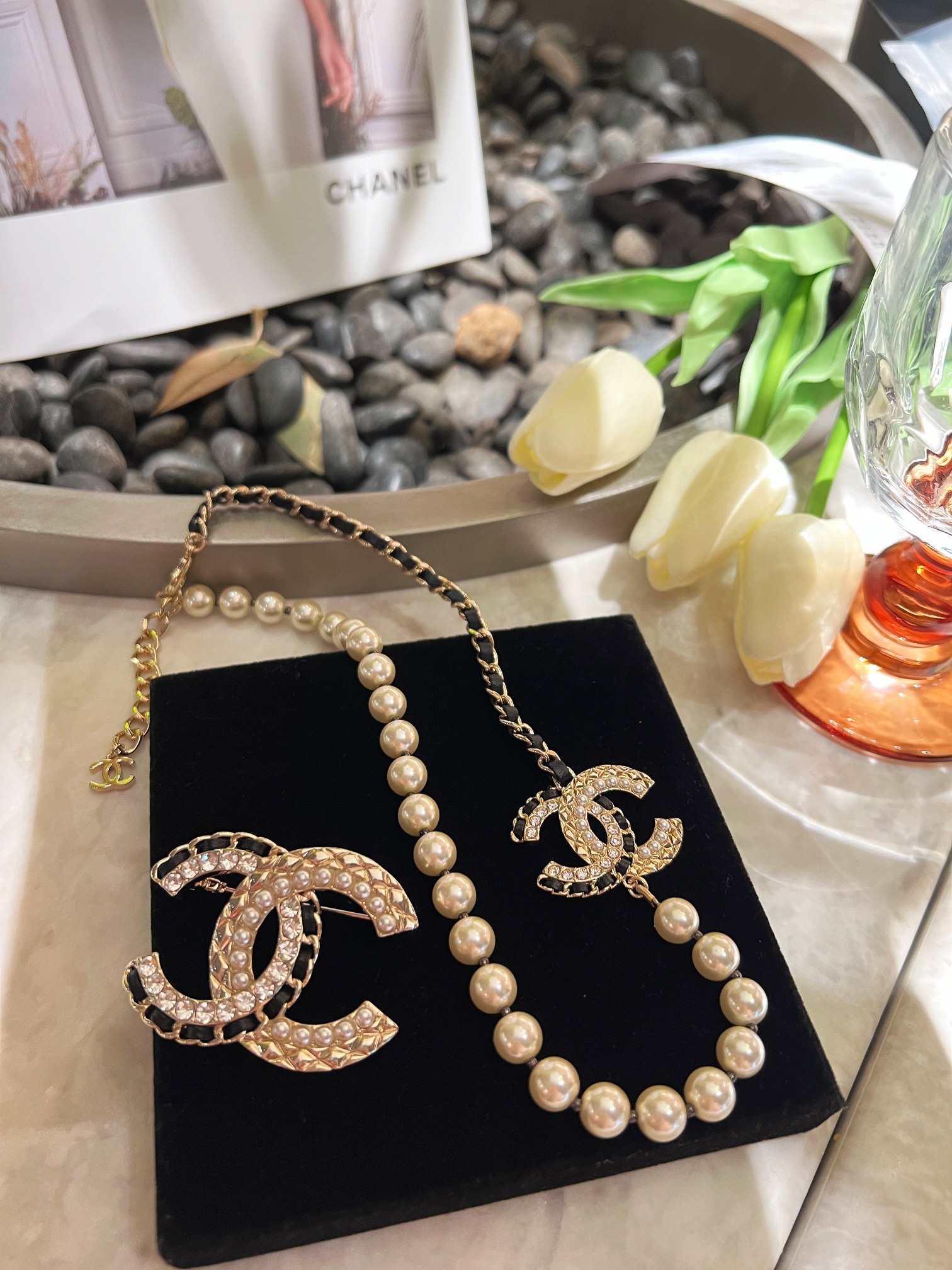 NO:101967,Xiaoxiang high-quality pearl set series, Chanel necklace Chanel brooch, chanel, necklace, brooch, breastpin19860909小香高品质穿皮间珍珠套装系列,香奈儿项链香奈儿胸针,chanel,necklace,brooch，breastpin,Jewelry