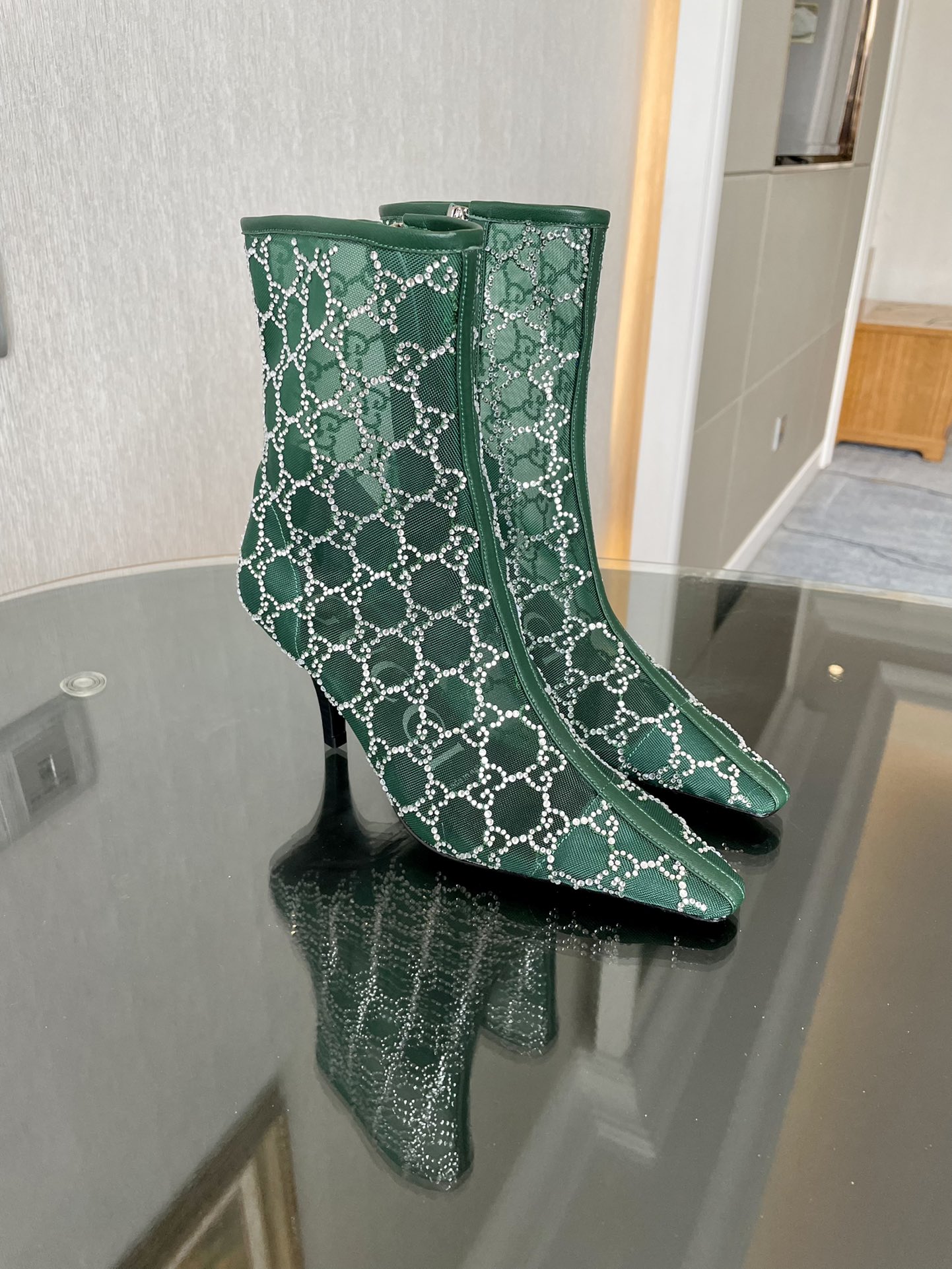 Bottines GUCCI à bandes rayées et élastique, nouvelle collection automne-hiver 2024, bottines à talon épais et semelle crantée, en cuir de veau importé