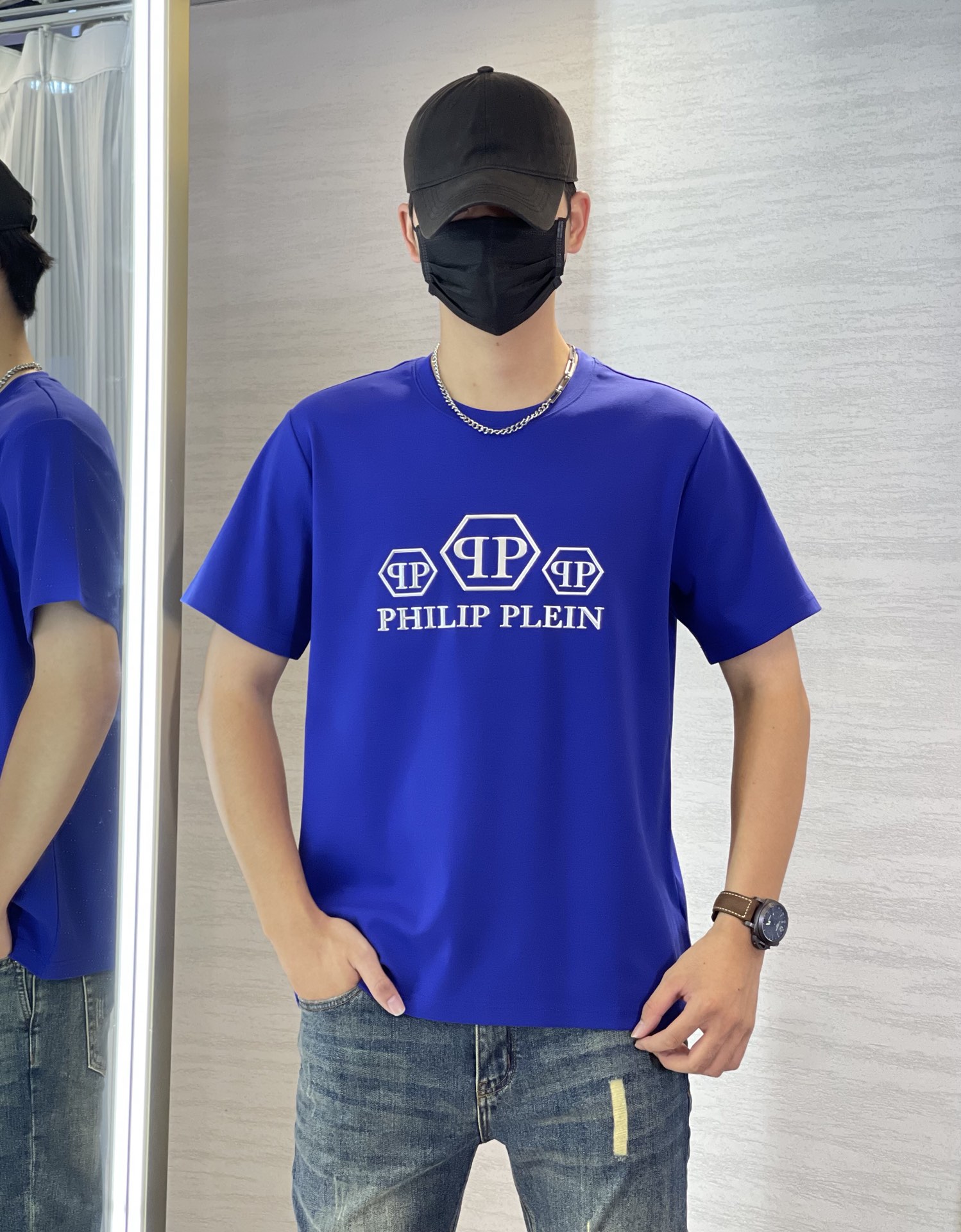 Zenium Clothing: Philip’s High-Quality Round T-Shirts in Various Colors and Sizes