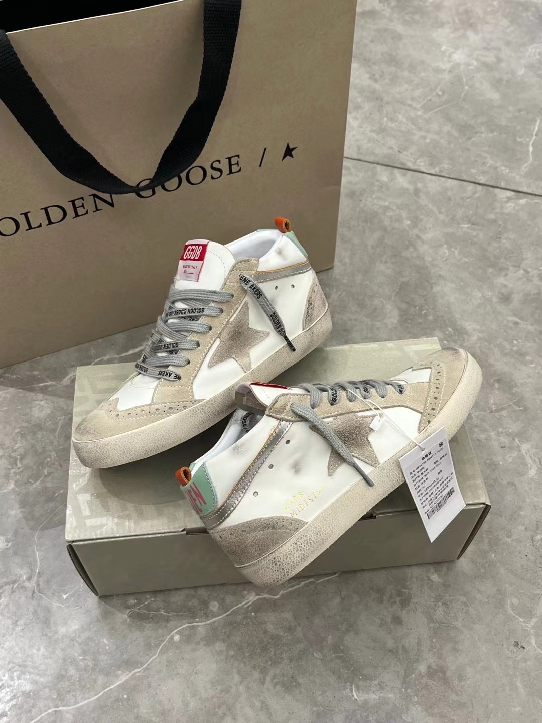 NO:172366,(Long-term goods. Order inquiry) Greentail Silver Star High Bang couple's top-level Niuli high-end version. Don't disturb the low-end!  Packaging: Upgrade new packaging...Certificate, card, tag, cloth bag, GGDB Slide Golden Goose Small Dirty Shoes Gaobang Golden Gse Deluxe Brand SUPER$TAR N pair of genuine disassembly version# The best market is not acceptable to compare # 2025 new ggdb Gaobang Small Dirty Shoes The popularity is earlier than the white shoes, breaking the traditional aesthetic, the small dirty shoes have done it!  Celebrity private server demonstration is so versatile!  No need to worry about washing shoes anymore!  The original custom cowhide (the essence of the old one) inner towel   cowhide, exclusive mold latex pad, 2cm height-enhancing insole, you can take out!  Insole size stamp!  Old craftsmen polished by hand, even the soles are unruly dirty, women 35-40 men 40-45. Men's size custom 10. Men's size only adjust the upper and lower sizes (women 41 men 45 46 custom 56 not return or exchange), casual shoes/sports shoes, sneakers, cowhide, gold19860909（长期做货.订单询价） 绿尾银星高帮情侣款顶级牛里高版本.低端勿扰！ 包装:升级新包装..证书,卡片,吊牌,布袋, GGDB Slide黄金鹅小脏鞋高邦Golden Gse Deluxe Brand SUPER$TAR N双正品拆解打版# 市场最优不服来比 # 2025新款ggdb高邦小脏鞋 火红程度比小白鞋还要早,打破传统审美,小脏鞋做到了！明星私服上脚示范 就是这么百搭 ！再也不用担心洗鞋的问题啦！ 鞋面原版定制牛皮（做旧精髓所在）内里毛巾 牛皮 里 独家开模乳胶垫 2cm内增高鞋垫可以拿出来哦！鞋垫码数钢印！ 老工匠手工打磨,就连鞋底也是不羁的脏, 女35-40 男40-45. 男码定做10.男码只调上下码（女41 男45 46定做不退换）,休闲鞋/运动鞋,sneakers,cowhide,gold,Women's Shoes