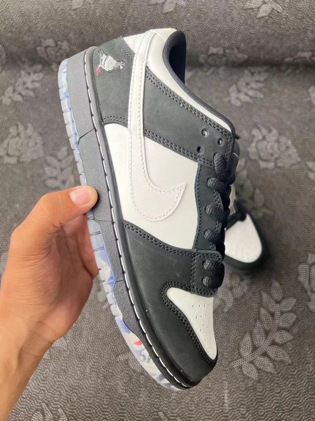 ? Nike Dunk SB 黑白鸽子?