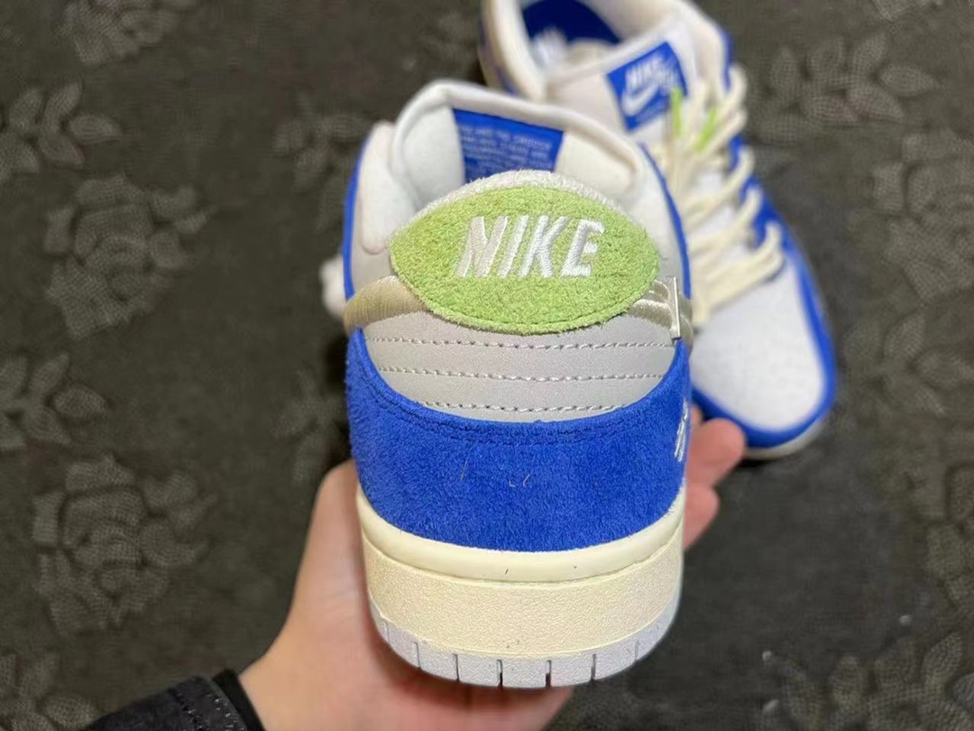 ? Fly Streetwear x Nike Dunk SB Low ”Gardenia“ 梔子花 白兰花白蓝色?