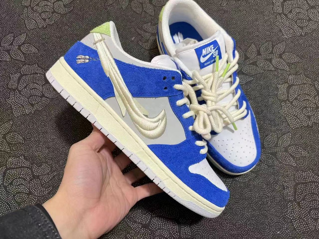 ? Fly Streetwear x Nike Dunk SB Low ”Gardenia“ 梔子花 白兰花白蓝色?