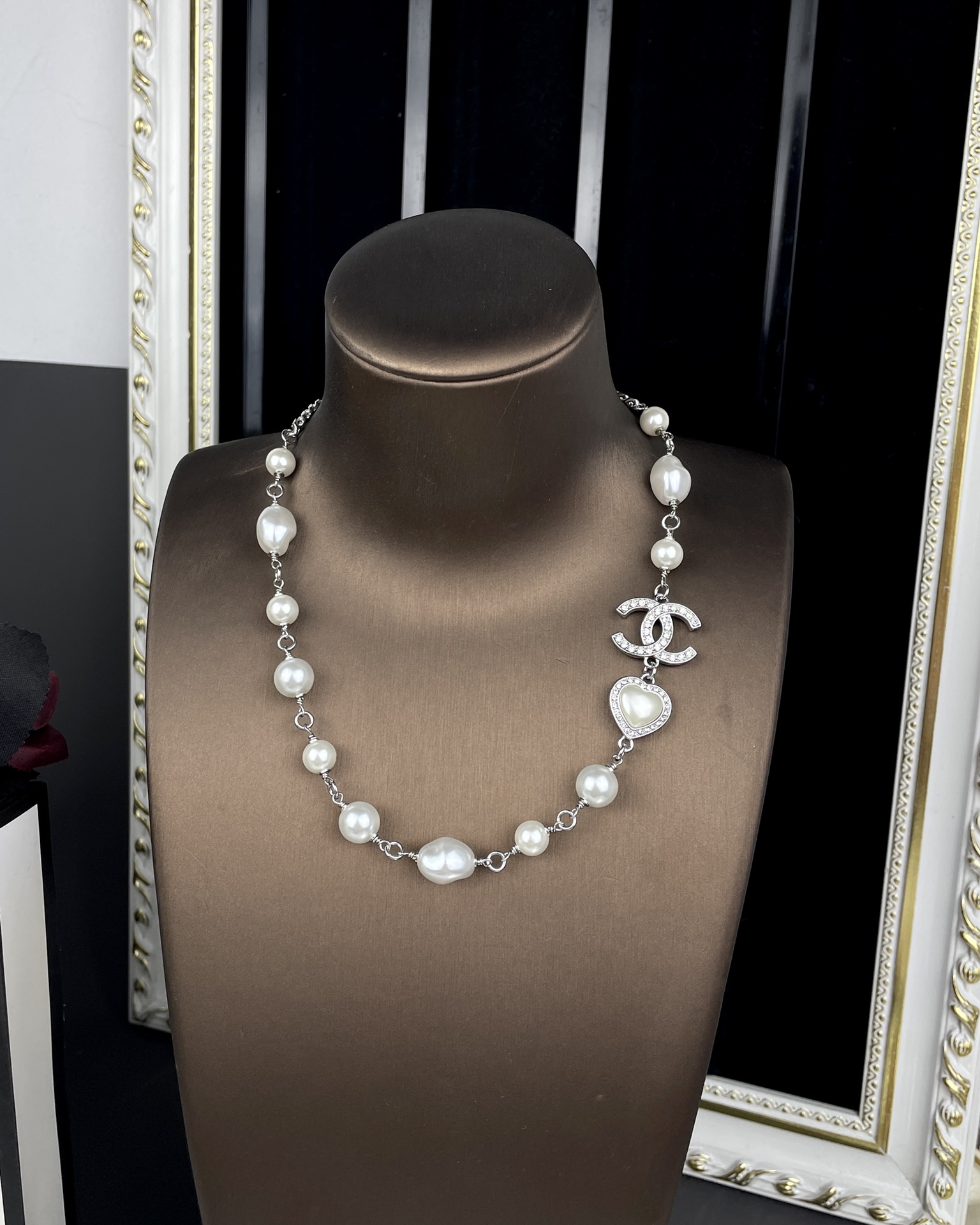 Chanel Chanel 银色桃心 珍珠颈链