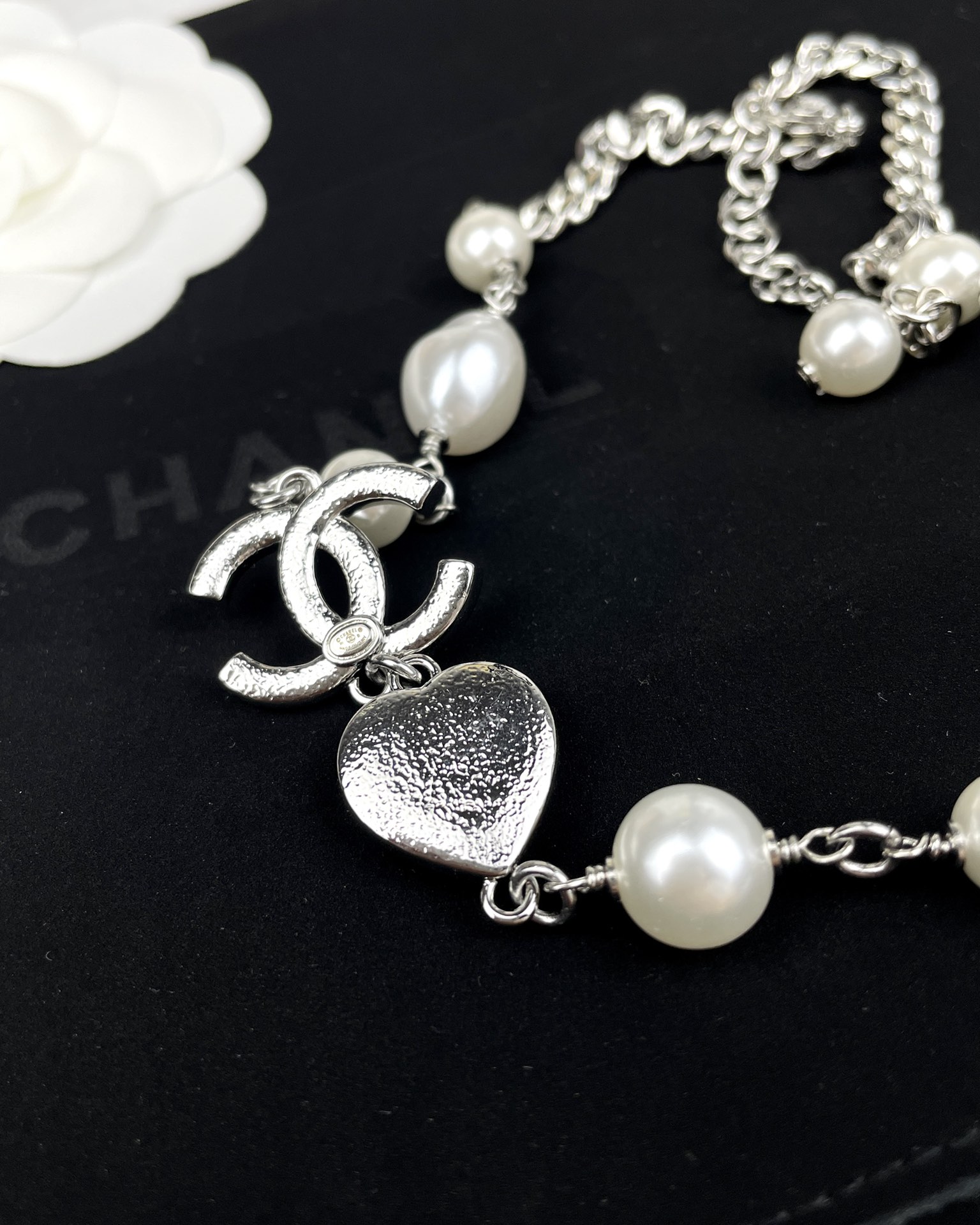 Chanel Chanel 银色桃心 珍珠颈链