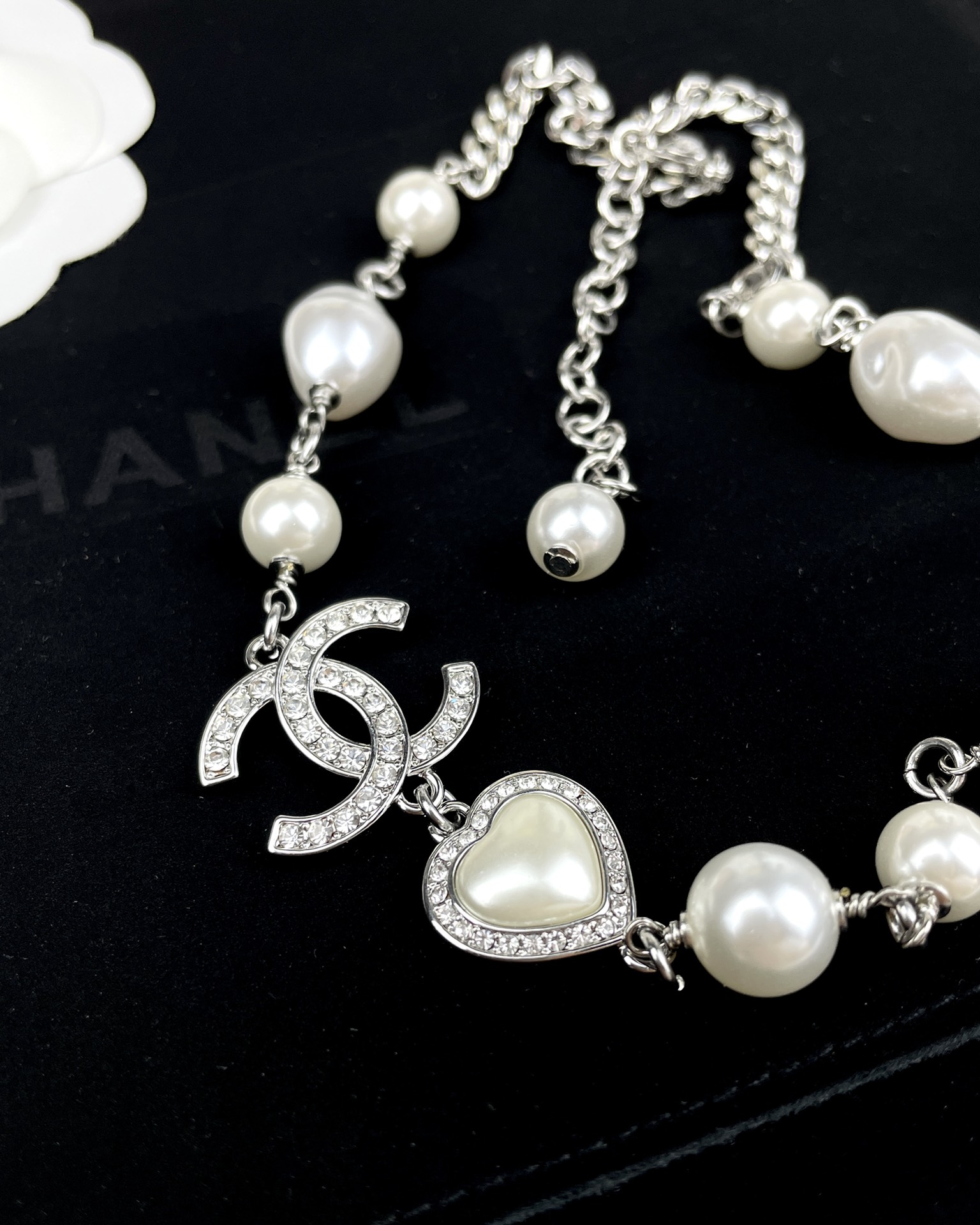 Chanel Chanel 银色桃心 珍珠颈链