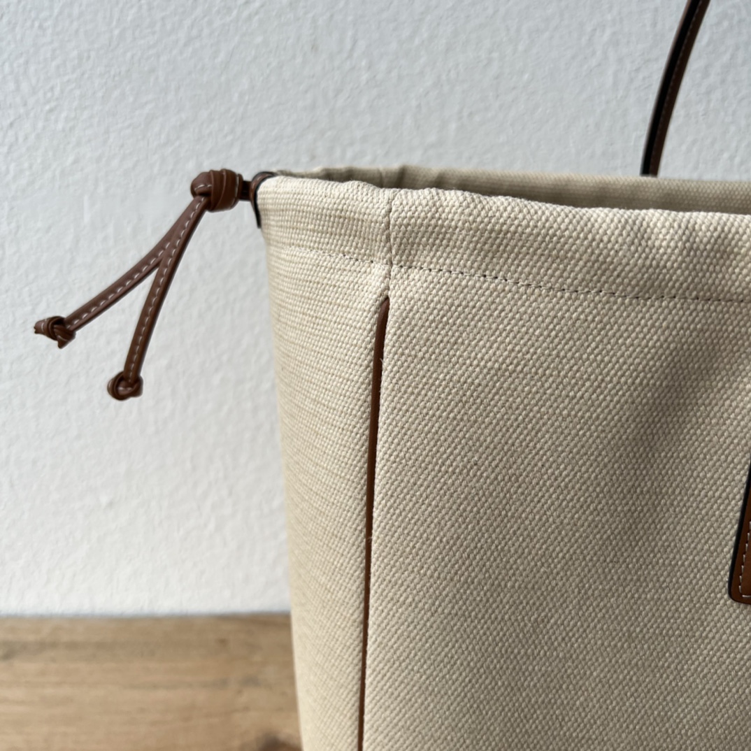 CE 高級抽绳大ショッピングバッグ - 柔らかいレザーとエレガントなロゴ