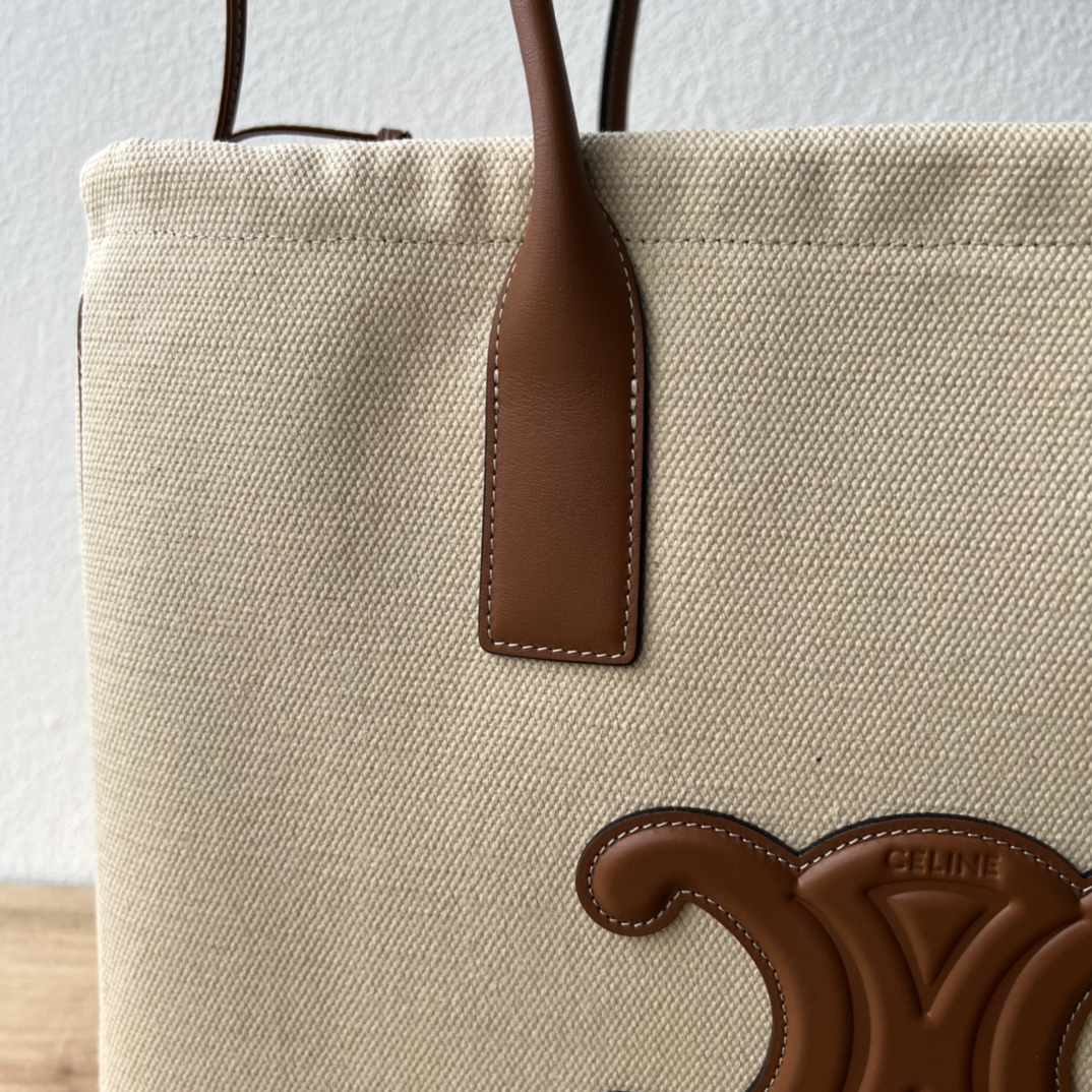 CE 高級抽绳大ショッピングバッグ - 柔らかいレザーとエレガントなロゴ