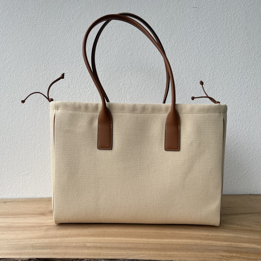 CE 高級抽绳大ショッピングバッグ - 柔らかいレザーとエレガントなロゴ