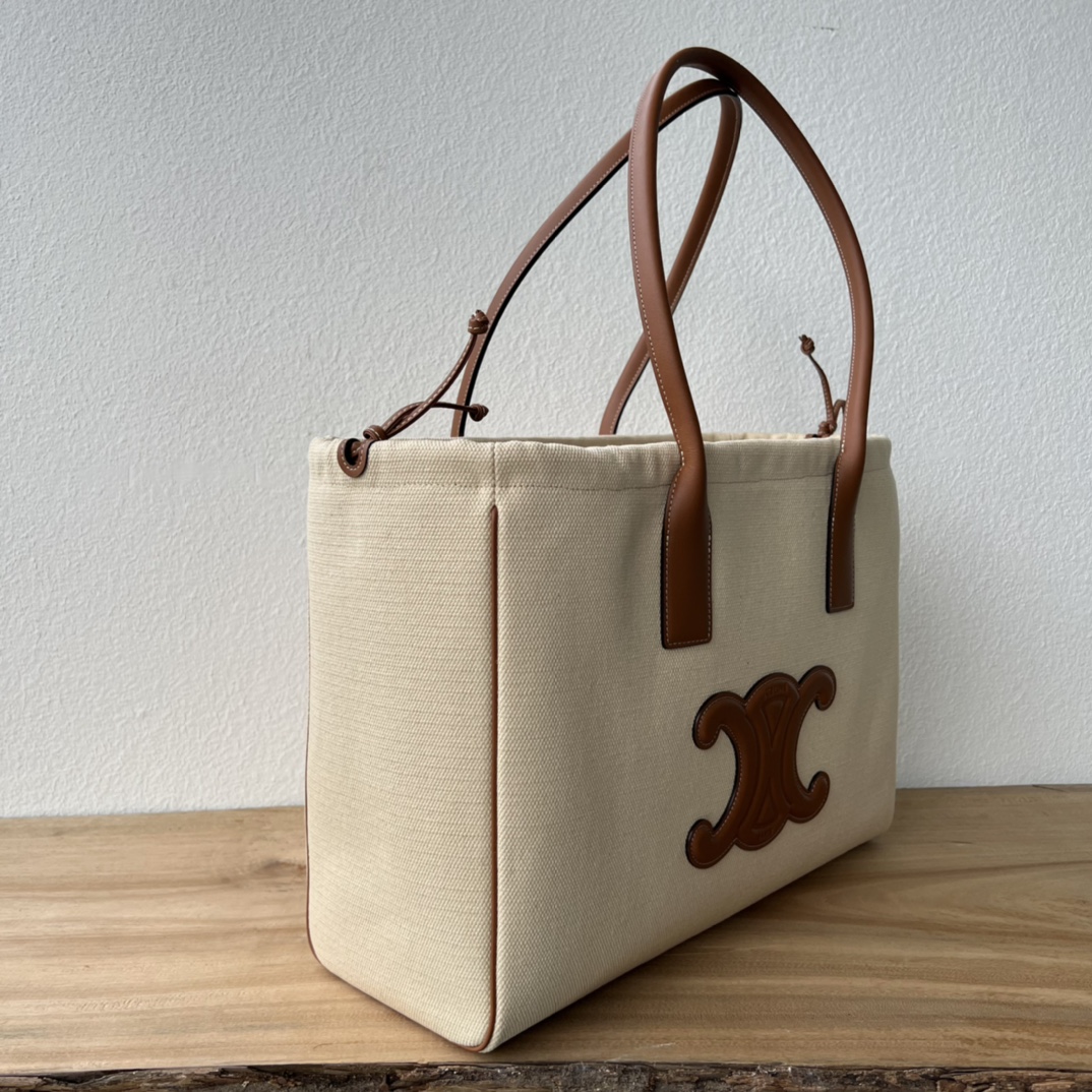 CE 高級抽绳大ショッピングバッグ - 柔らかいレザーとエレガントなロゴ