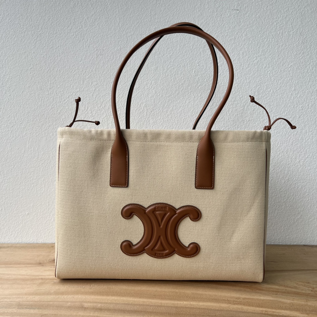 CE 高級抽绳大ショッピングバッグ - 柔らかいレザーとエレガントなロゴ