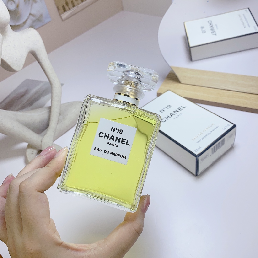 Chanel N°19 Eau de Parfum, 100ml - Classic, Elegant, and Timeless Fragrance 9 i1693482113 4972 7