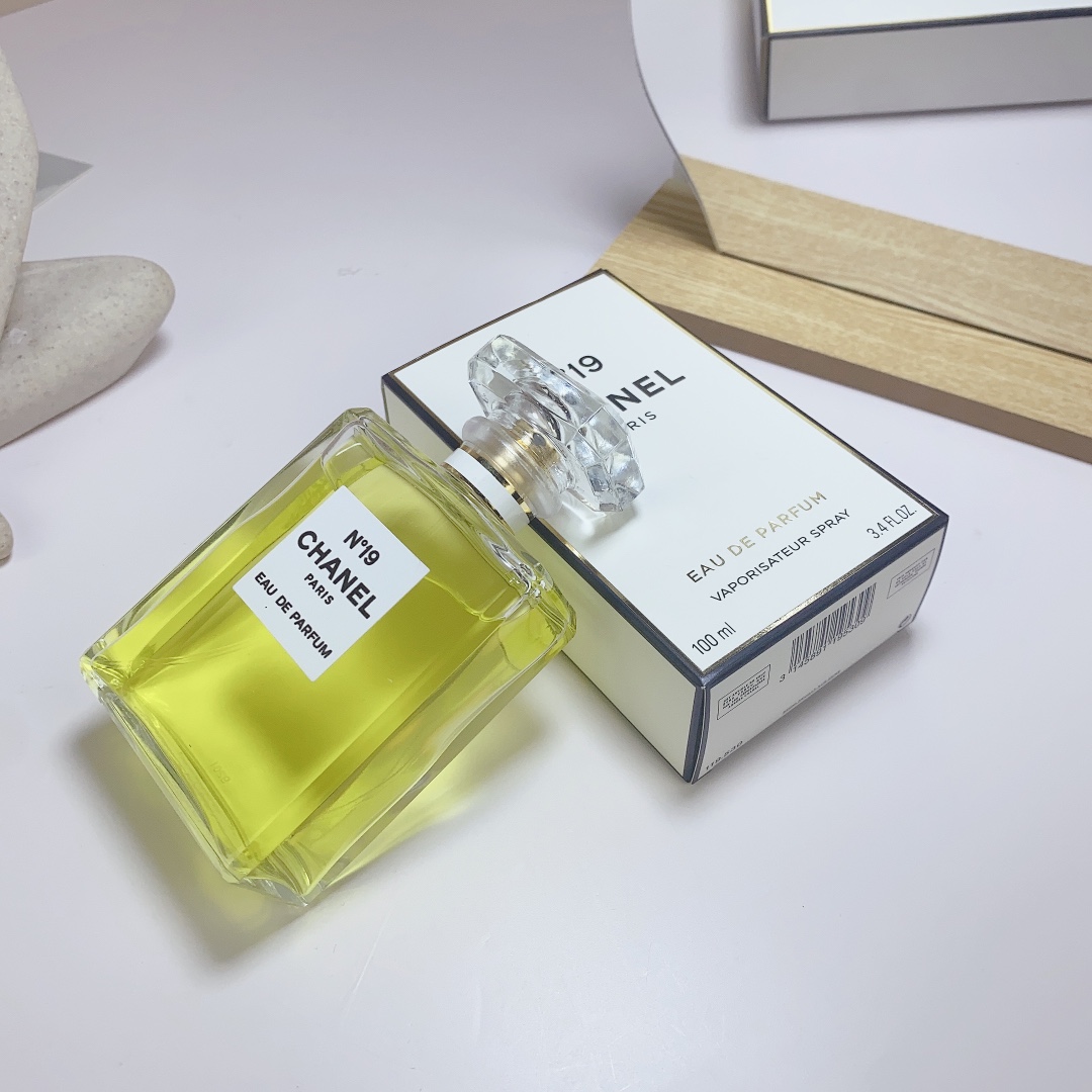 Chanel N°19 Eau de Parfum, 100ml - Classic, Elegant, and Timeless Fragrance 8 i1693482113 6367 6