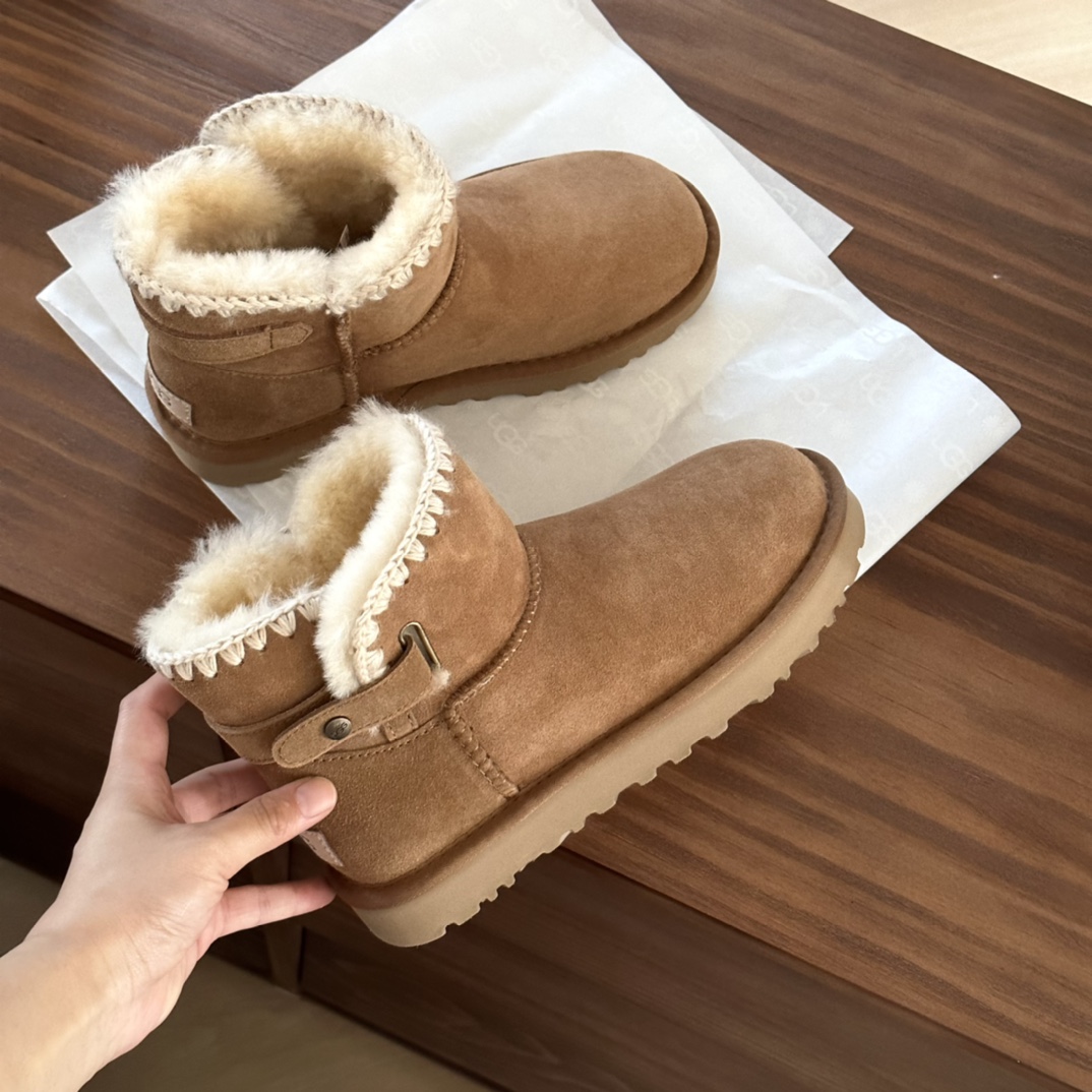 #ugg 新款毛线编织 侧皮条扣
A级羊皮毛一体 +重工民族风手工衍边
简单百搭…旁边的侧皮条可拉开
🛒