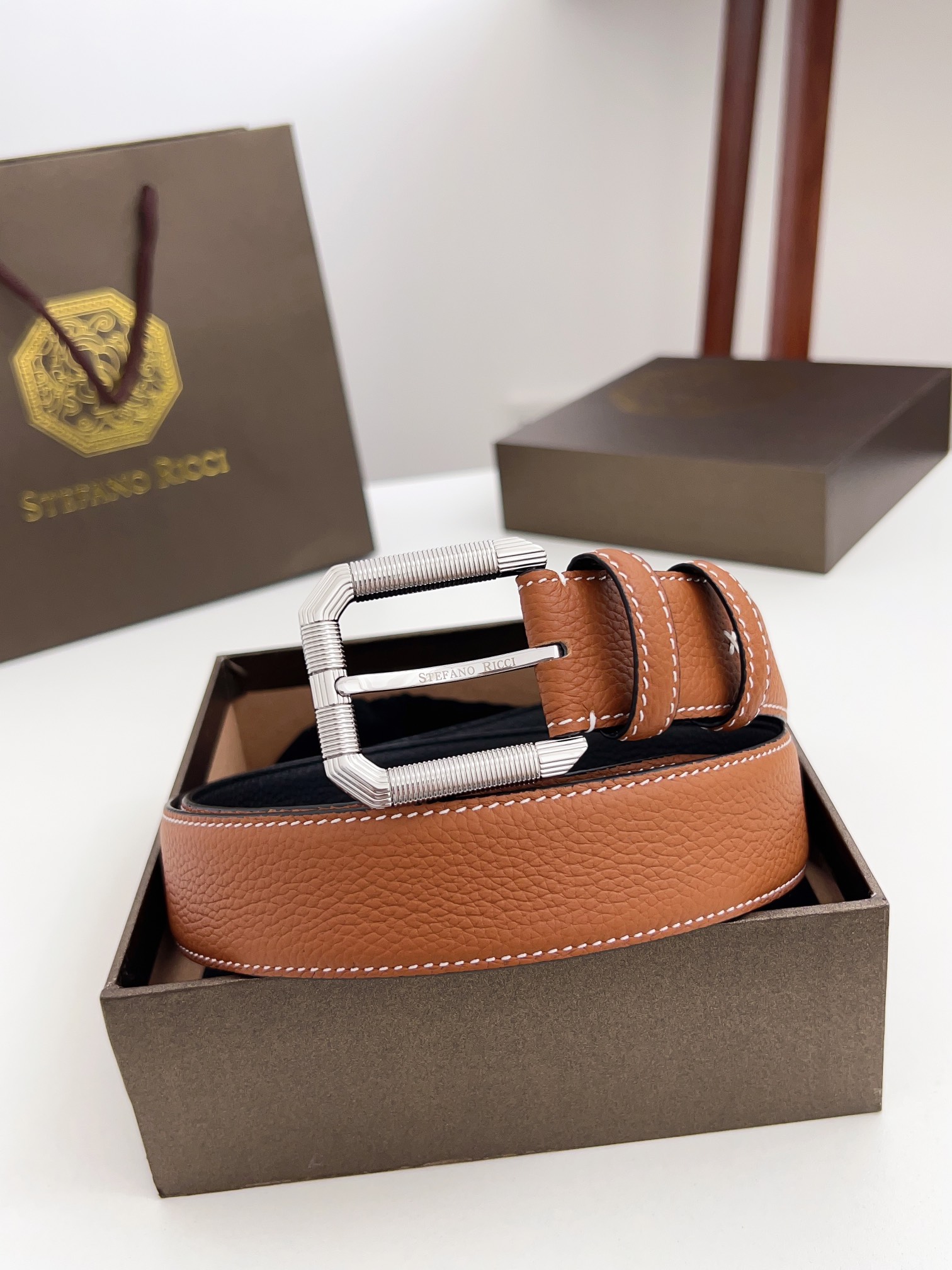 Real-Grade Stephen Man’s Belt: Soft Calves, Brass Buttons, Commercial Leisure Matching - 图片 2