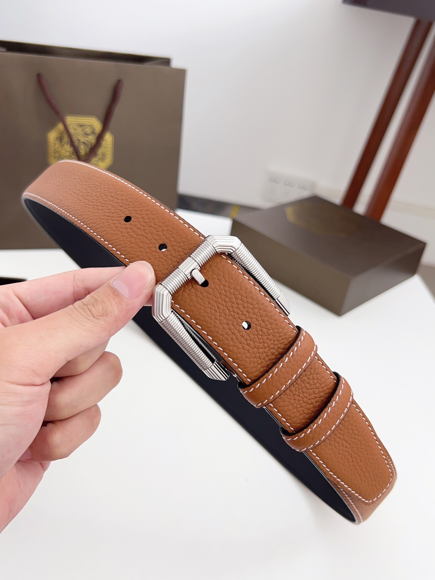 Real-Grade Stephen Man’s Belt: Soft Calves, Brass Buttons, Commercial Leisure Matching - 图片 8