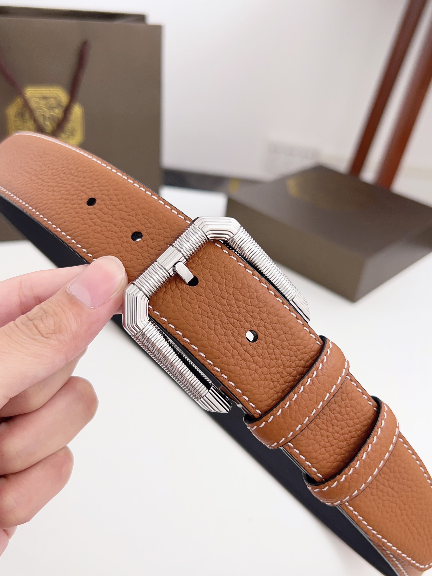 Real-Grade Stephen Man’s Belt: Soft Calves, Brass Buttons, Commercial Leisure Matching - 图片 9