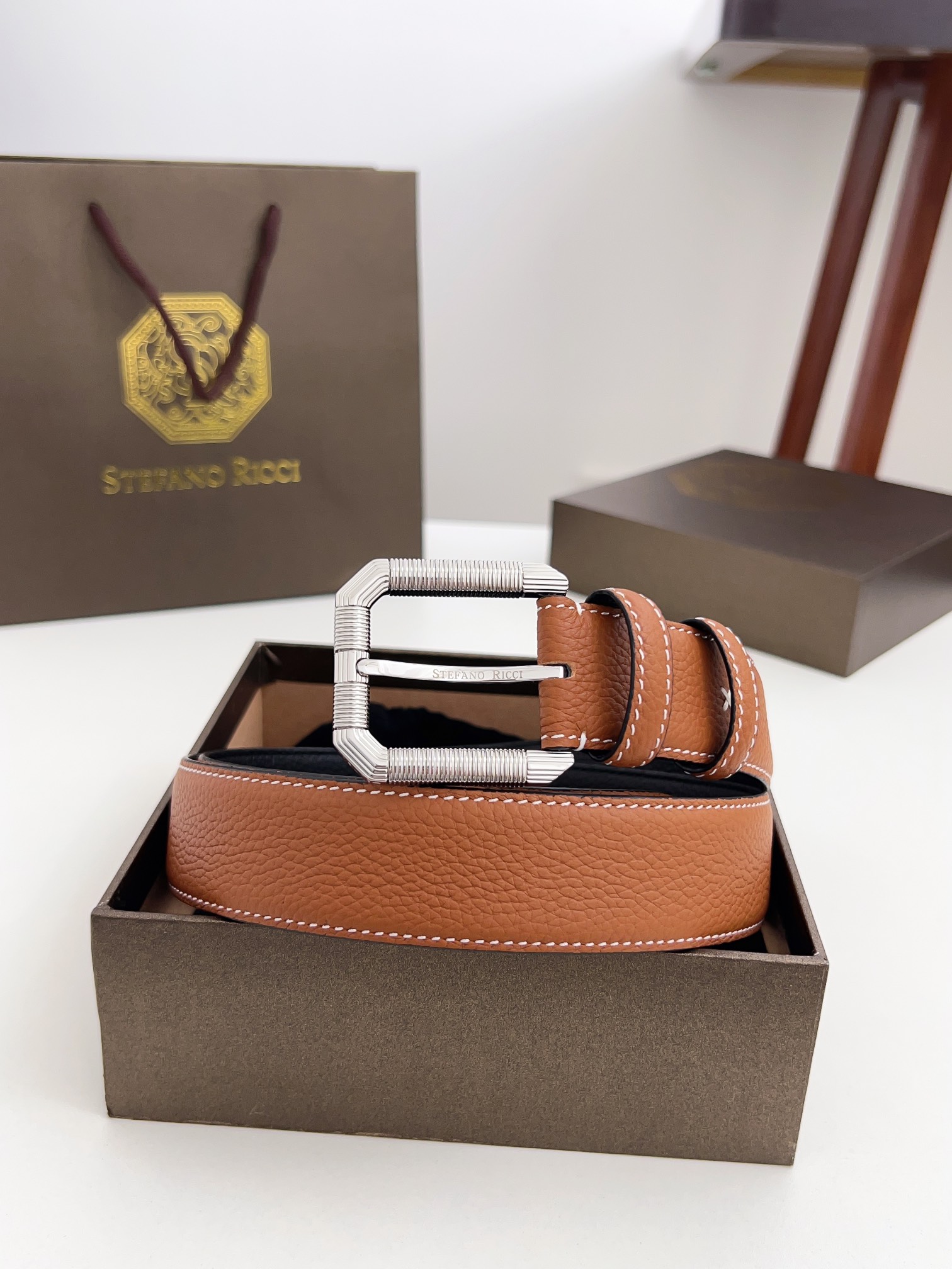 Real-Grade Stephen Man’s Belt: Soft Calves, Brass Buttons, Commercial Leisure Matching