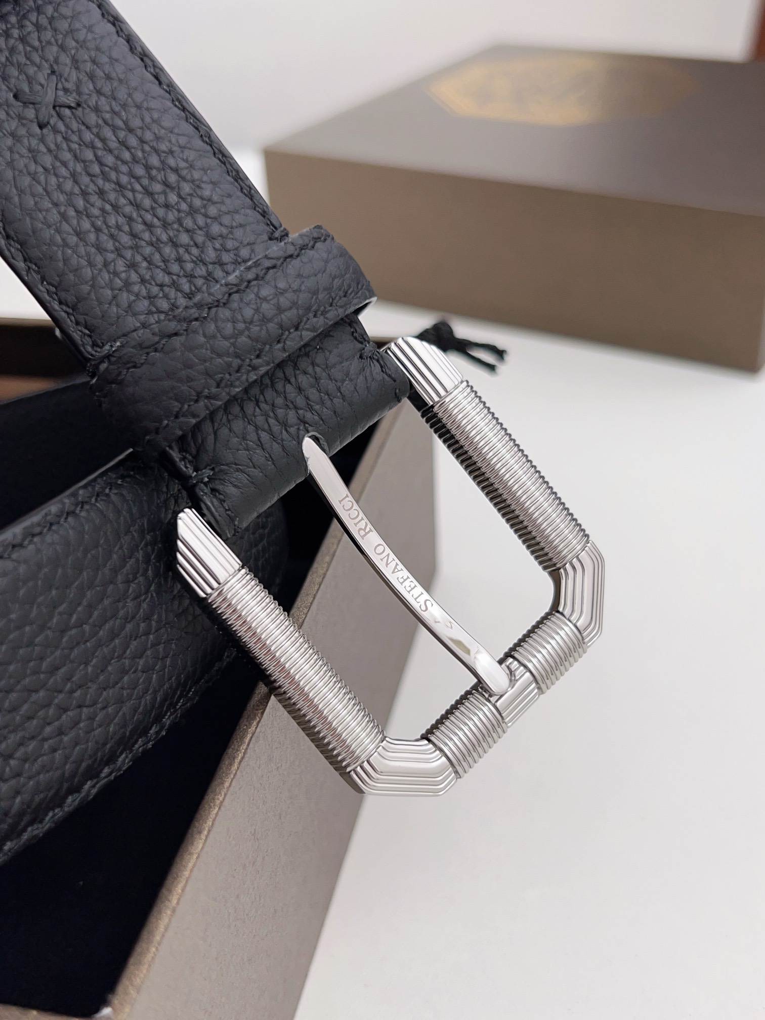 Real-Grade Stephen Man’s Belt: Soft-Headed Calves, Brass Pin Buttons, Commercial Leisure Match - 图片 3